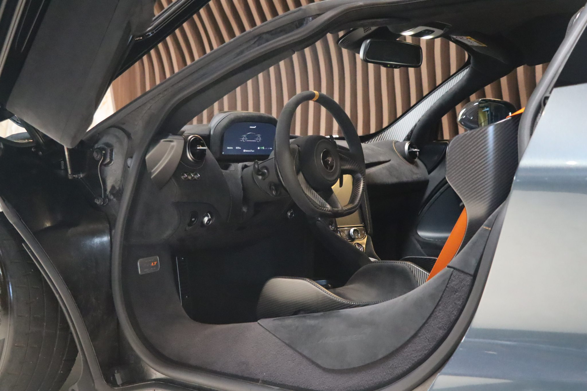 McLaren 765LT Coupé – Gris Saros, 8 370 km, configuration Track – Photo 8