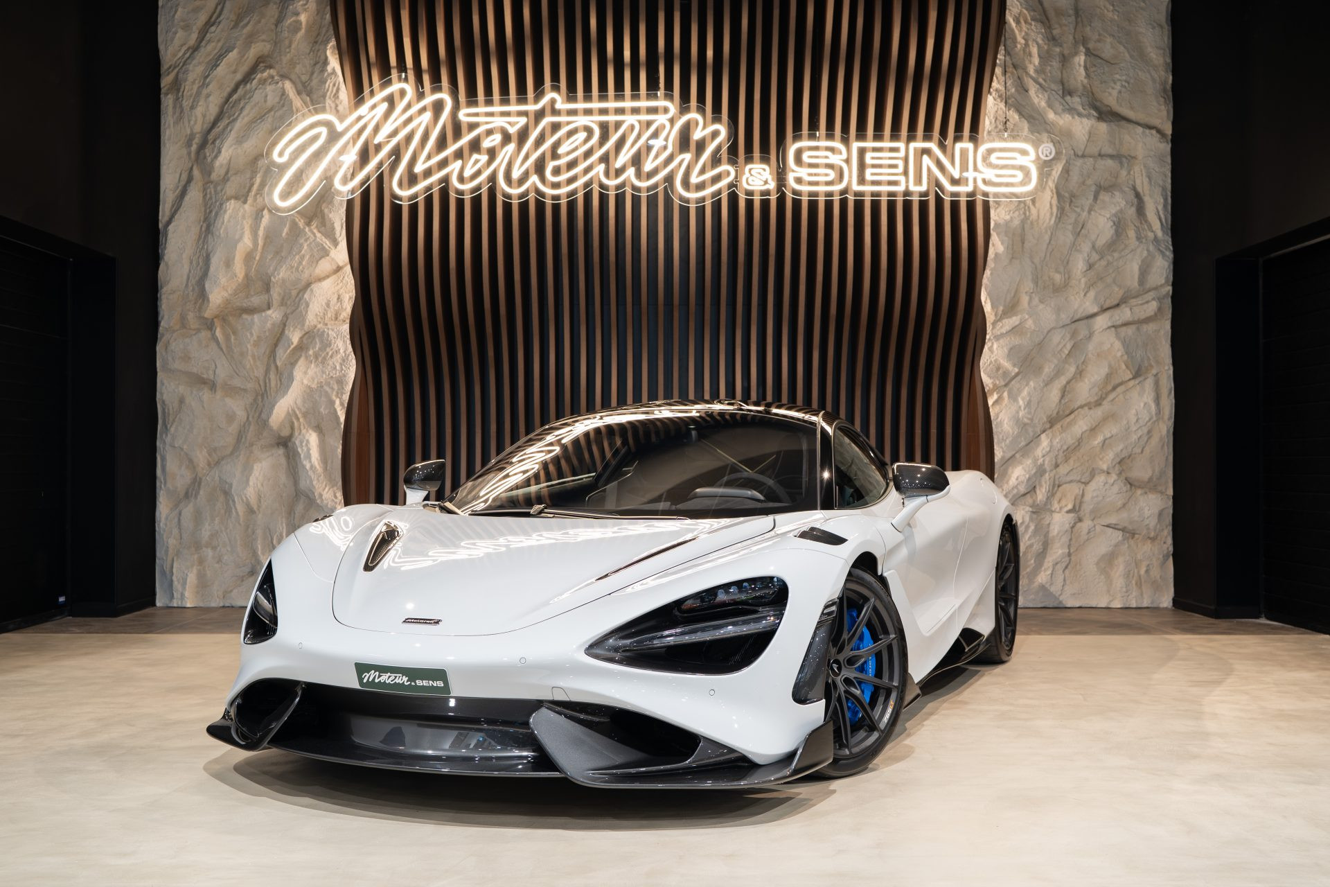 McLaren 765LT — Smoked White, 7 900 km, Aix-en-Provence – Photo 1