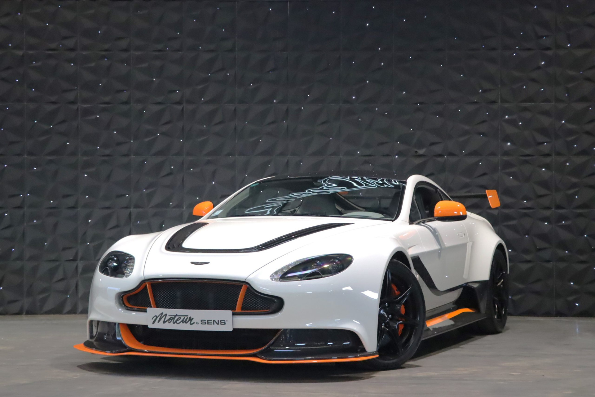 Aston Martin Vantage GT12 – Production Prototype 4/100 – Photo 1