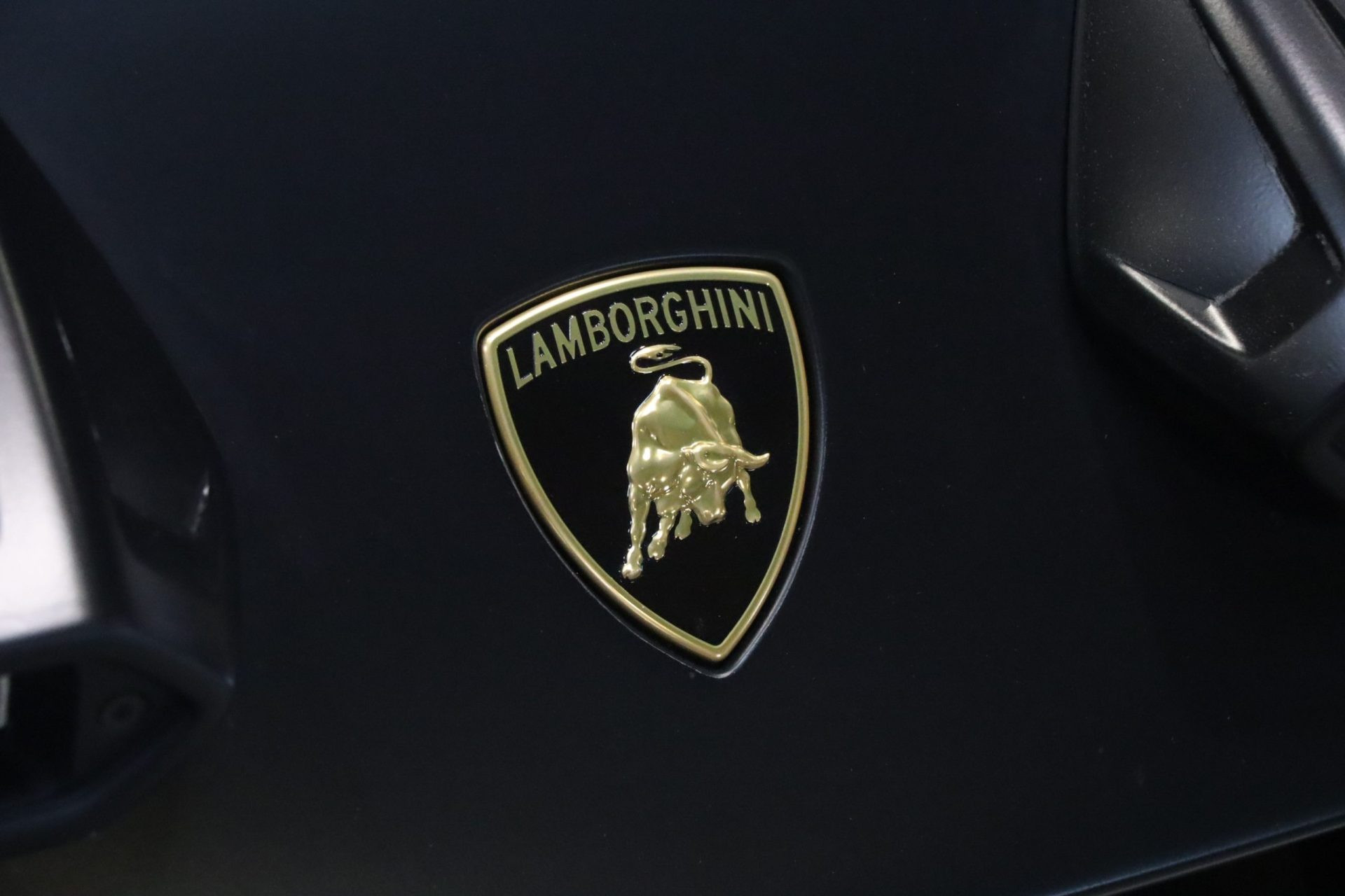 Lamborghini Huracán Sterrato Ad Personam — Nero Nemesis, série limitée – Photo 40