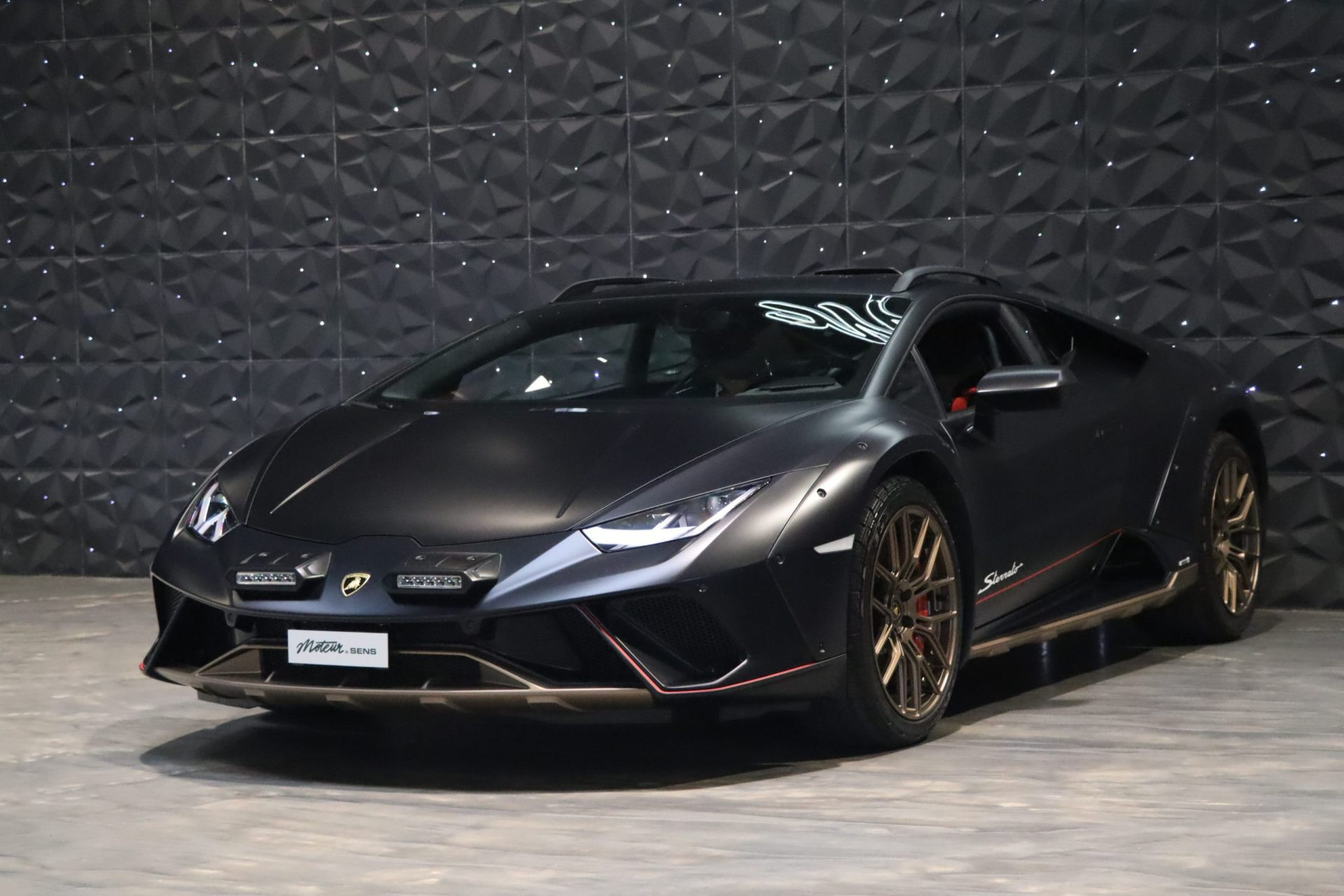 Lamborghini Huracán Sterrato Ad Personam — Nero Nemesis, série limitée – Photo 46