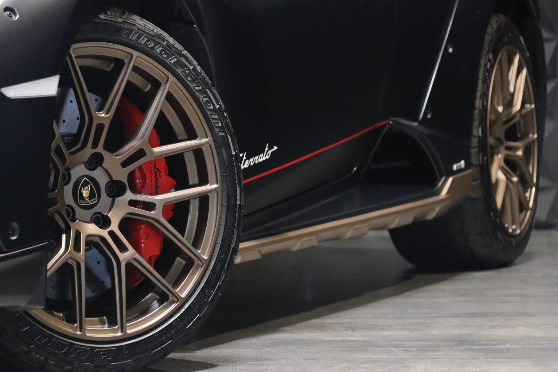 Lamborghini Huracán Sterrato Ad Personam — Nero Nemesis, série limitée – Photo 47