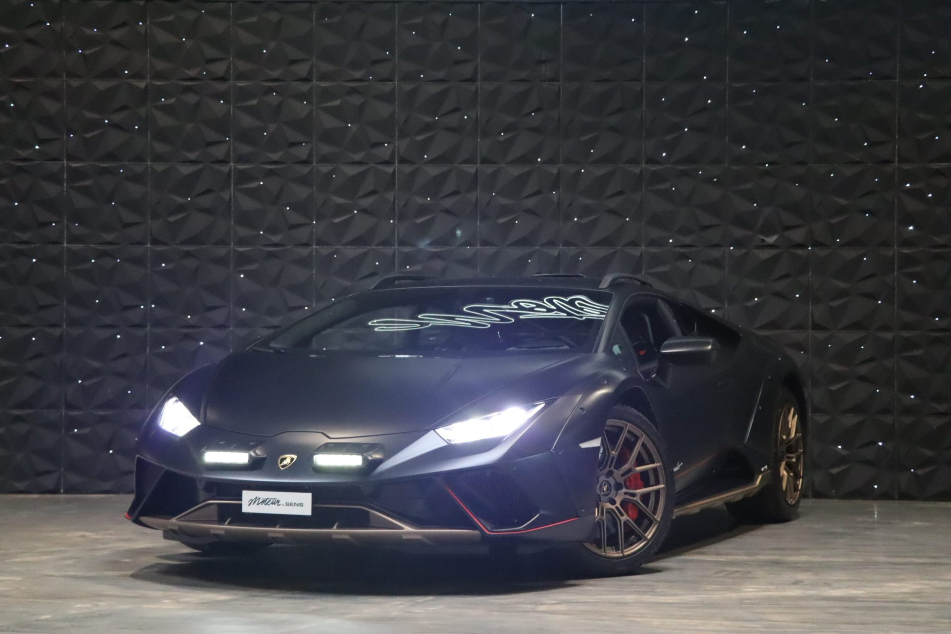 Lamborghini Huracán Sterrato Ad Personam — Nero Nemesis, série limitée – Photo 49
