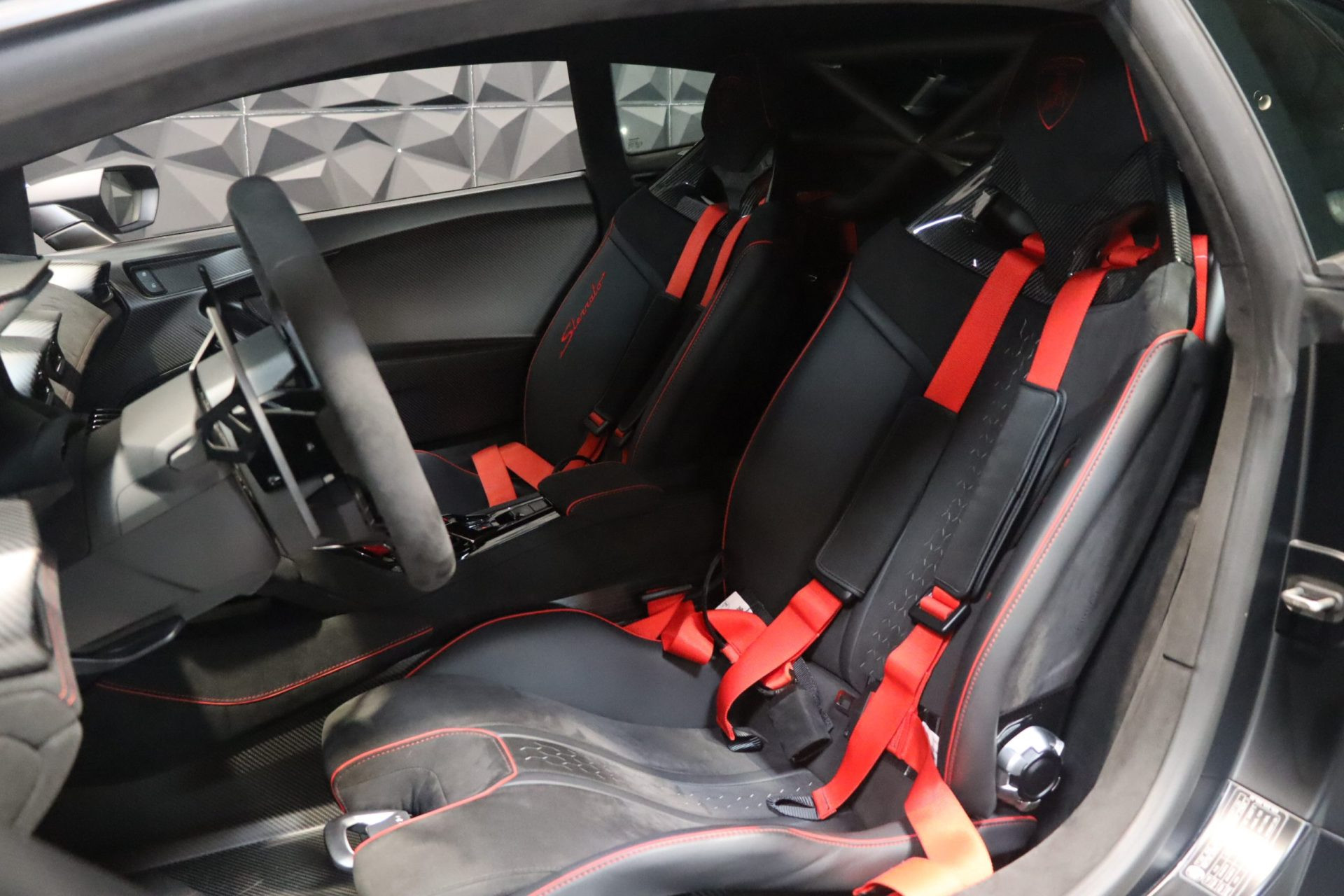 Lamborghini Huracán Sterrato Ad Personam — Nero Nemesis, série limitée – Photo 6