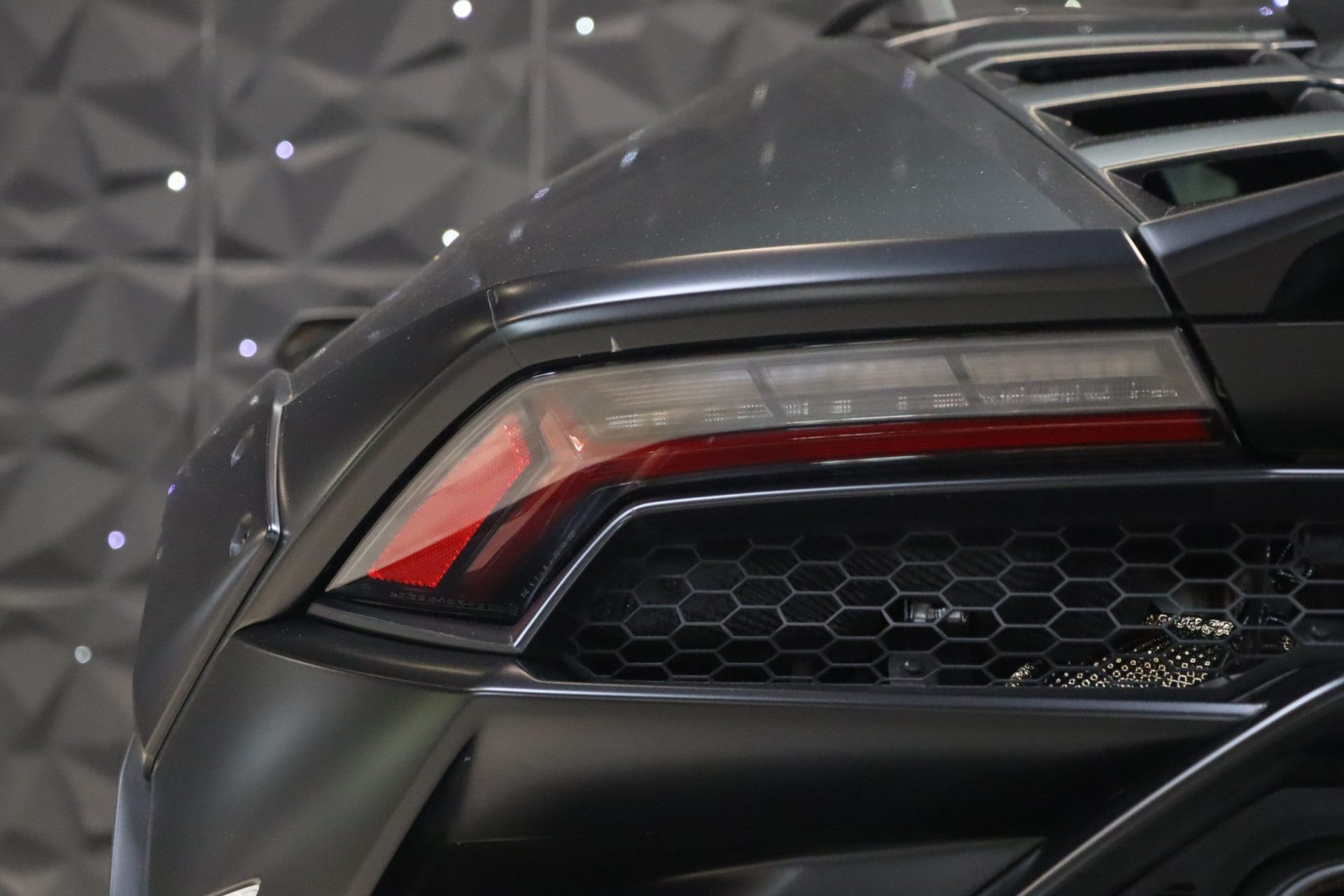 Lamborghini Huracán Sterrato Ad Personam — Nero Nemesis, série limitée – Photo 60