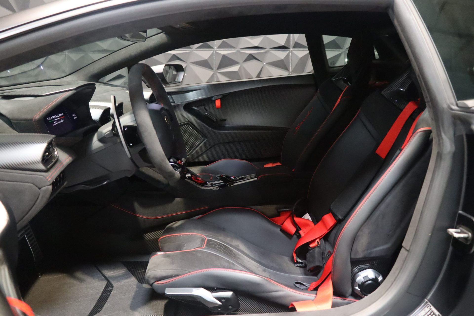 Lamborghini Huracán Sterrato Ad Personam — Nero Nemesis, série limitée – Photo 7