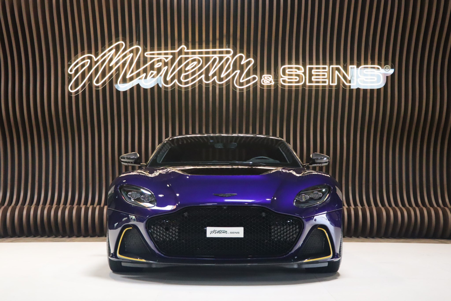 Aston Martin DBS 770 Ultimate – 770 ch, 1 of 300, Royal Indigo – Photo 3