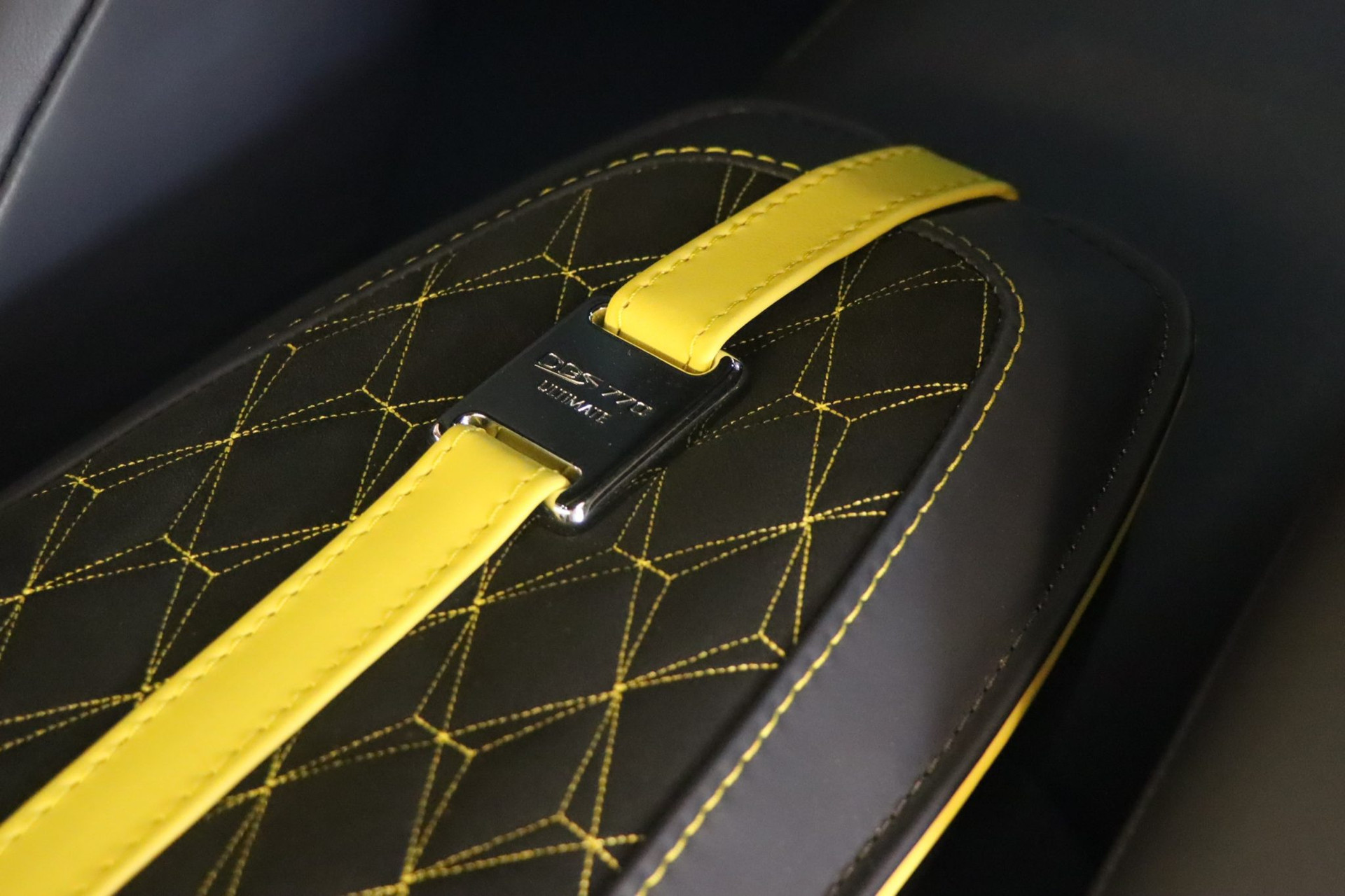 Aston Martin DBS 770 Ultimate – 770 ch, 1 of 300, Royal Indigo – Photo 35