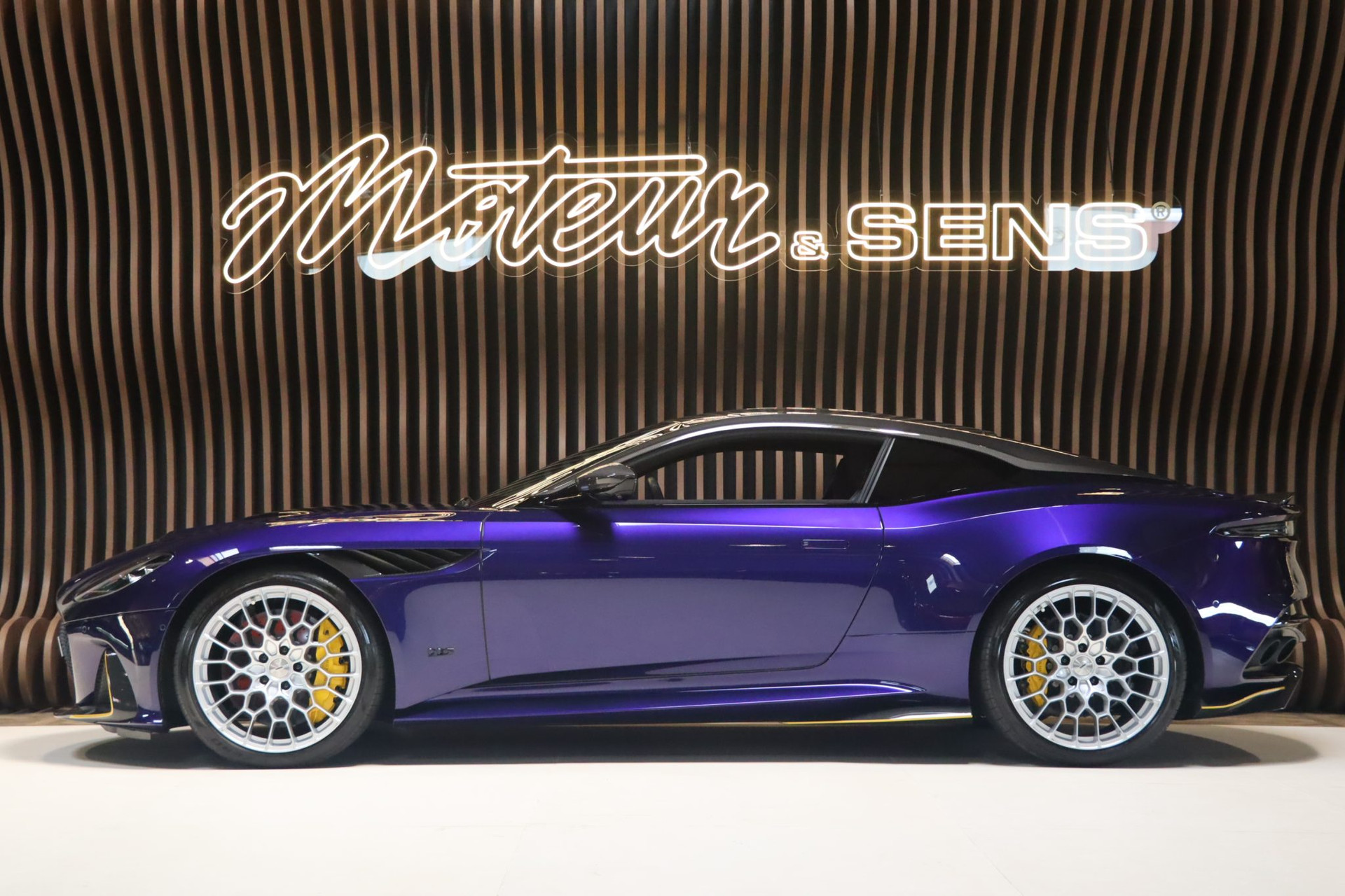 Aston Martin DBS 770 Ultimate – 770 ch, 1 of 300, Royal Indigo – Photo 5
