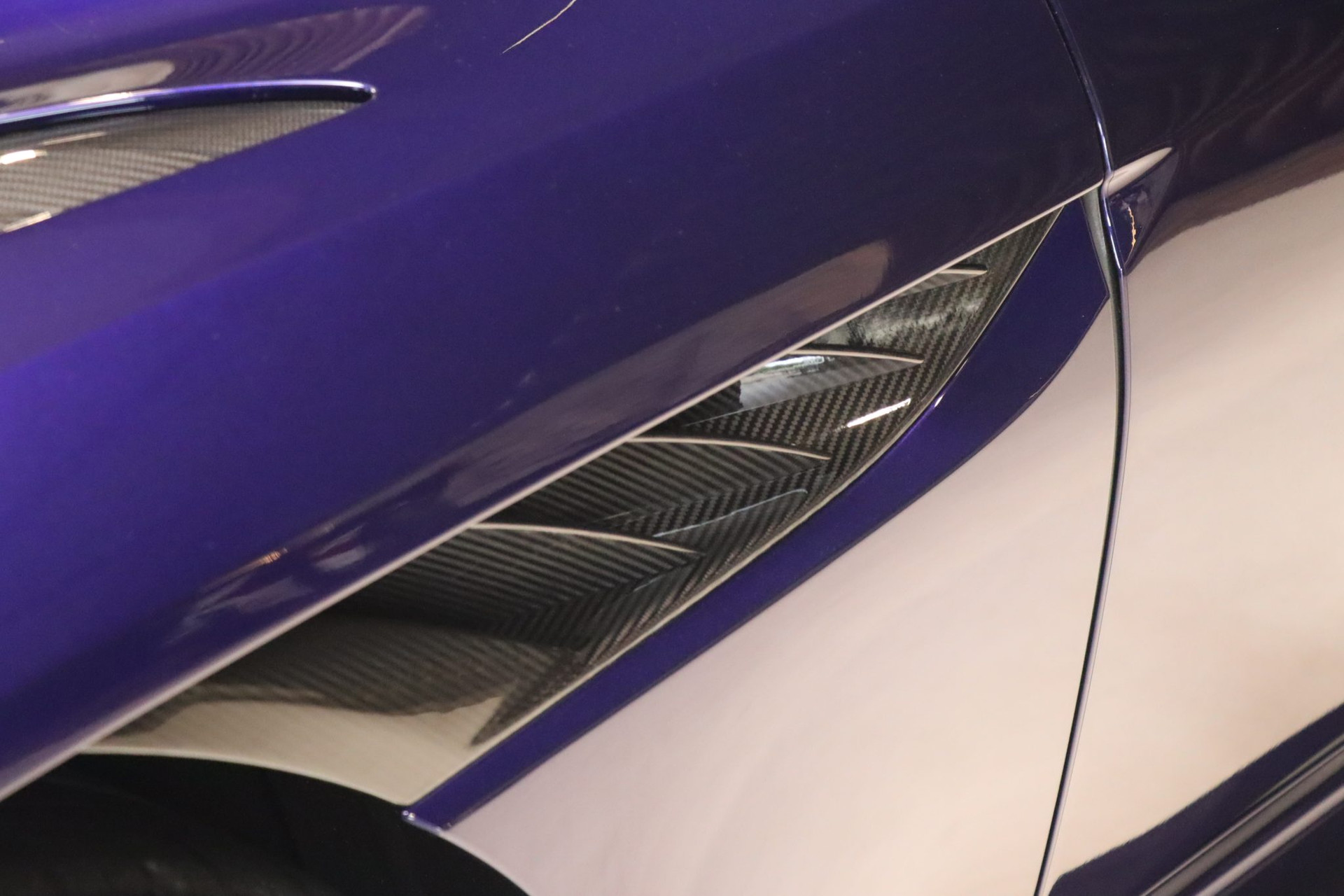 Aston Martin DBS 770 Ultimate – 770 ch, 1 of 300, Royal Indigo – Photo 53