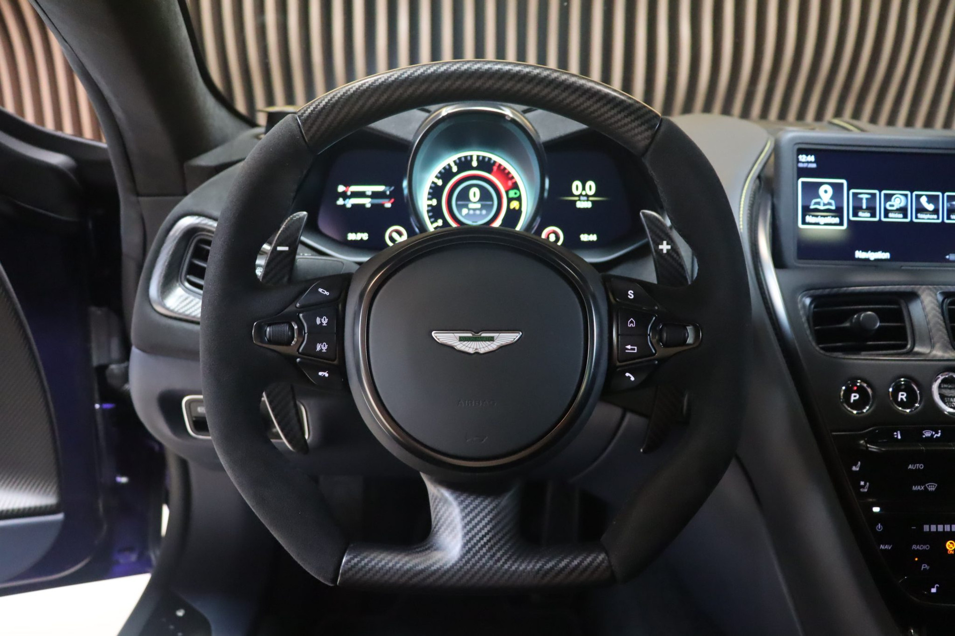 Aston Martin DBS 770 Ultimate – 770 ch, 1 of 300, Royal Indigo – Photo 9