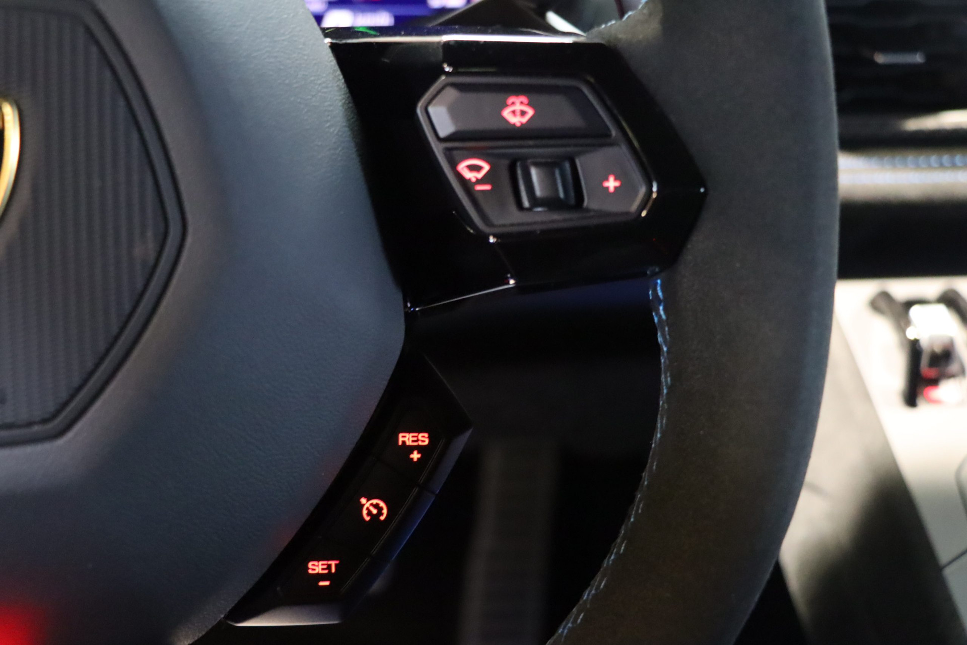 Lamborghini Huracan STO LP 640-2 – 8 800 km – Photo 18