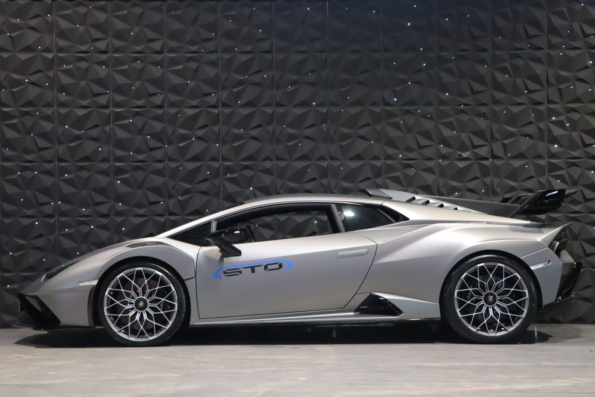 Lamborghini Huracan STO LP 640-2 – 8 800 km – Photo 5