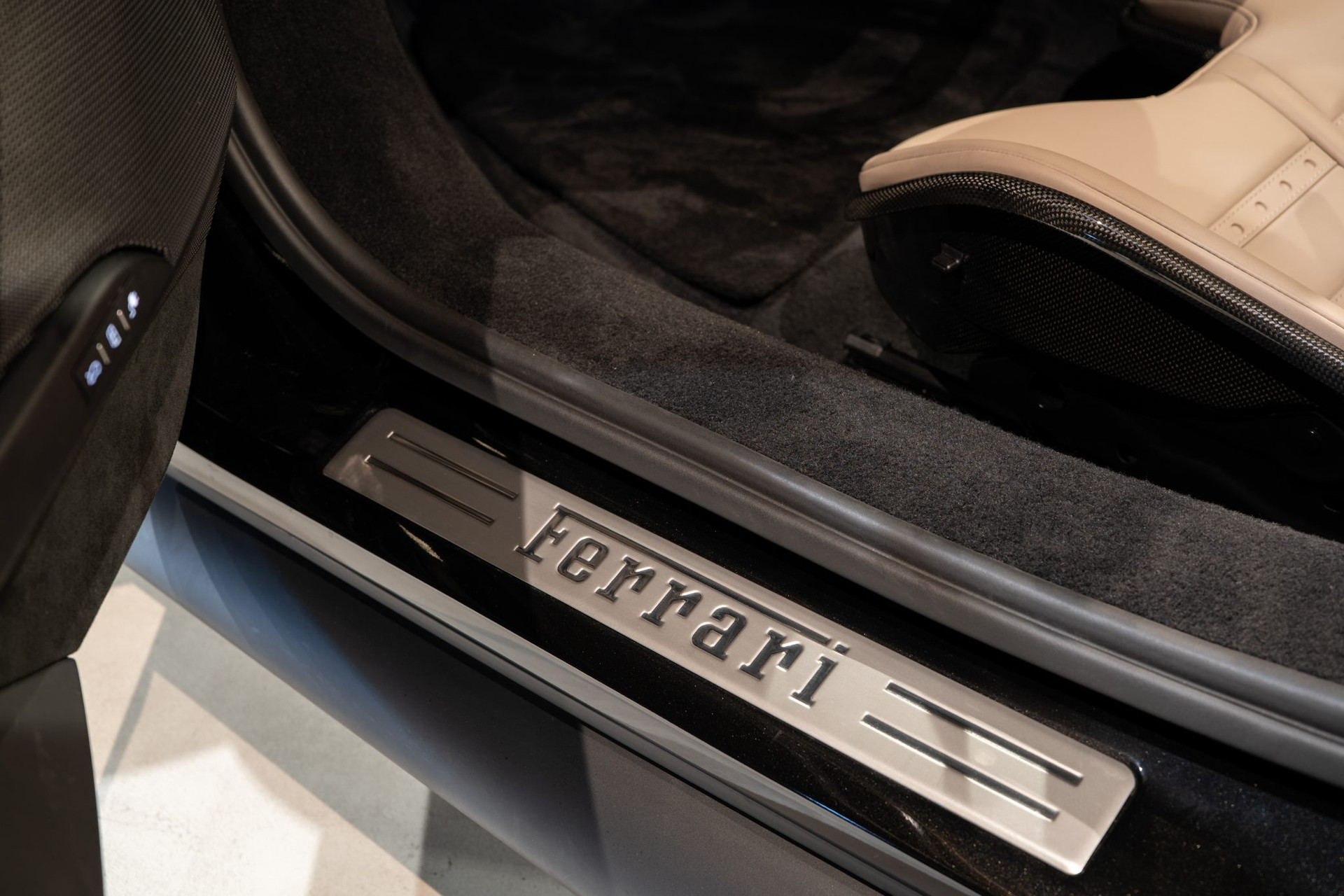 Ferrari 296 GTS Nero Daytona – 6 900 km, livraison Monaco 2024 – Photo 12
