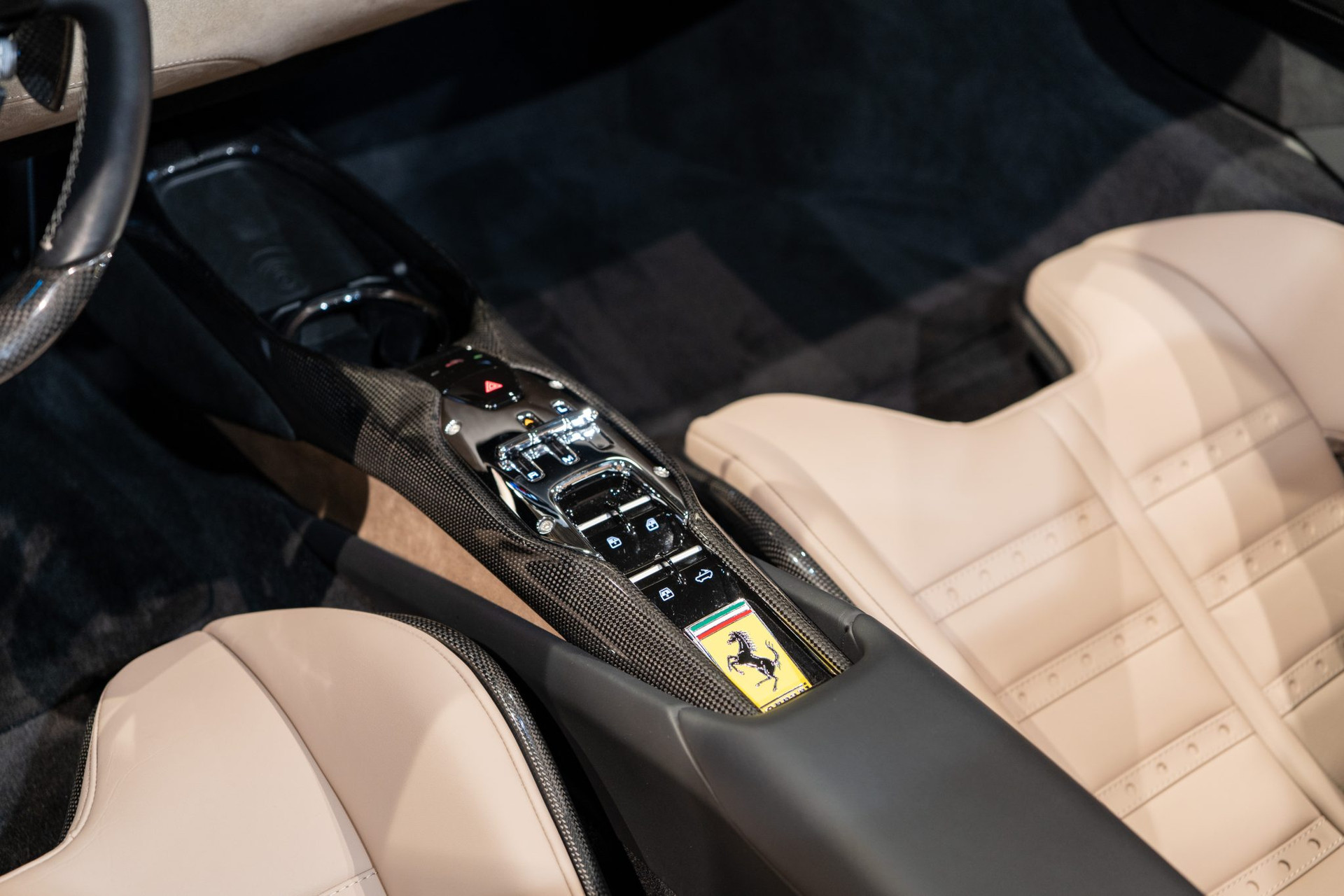Ferrari 296 GTS Nero Daytona – 6 900 km, livraison Monaco 2024 – Photo 15