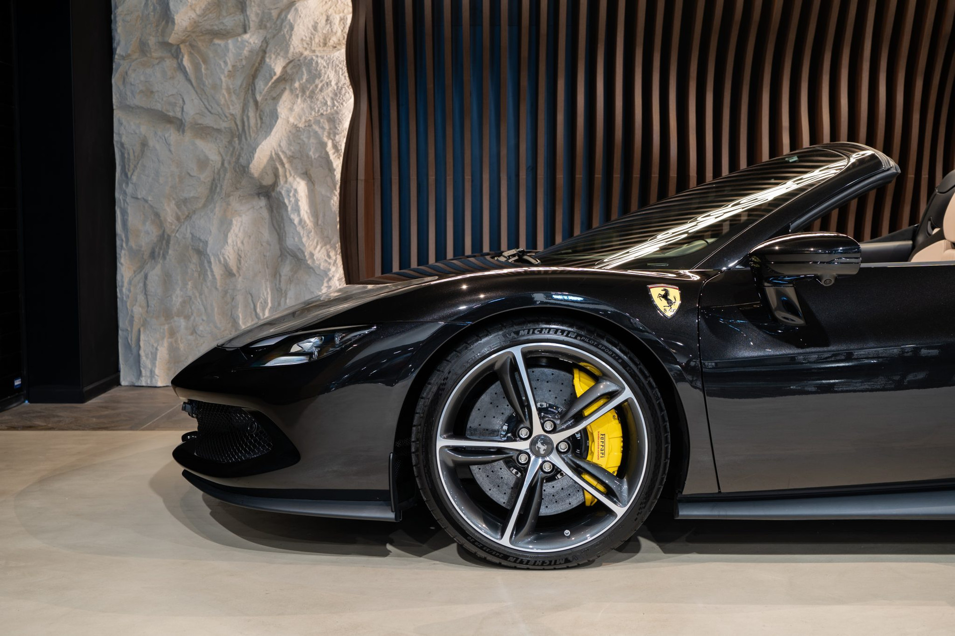 Ferrari 296 GTS Nero Daytona – 6 900 km, livraison Monaco 2024 – Photo 40