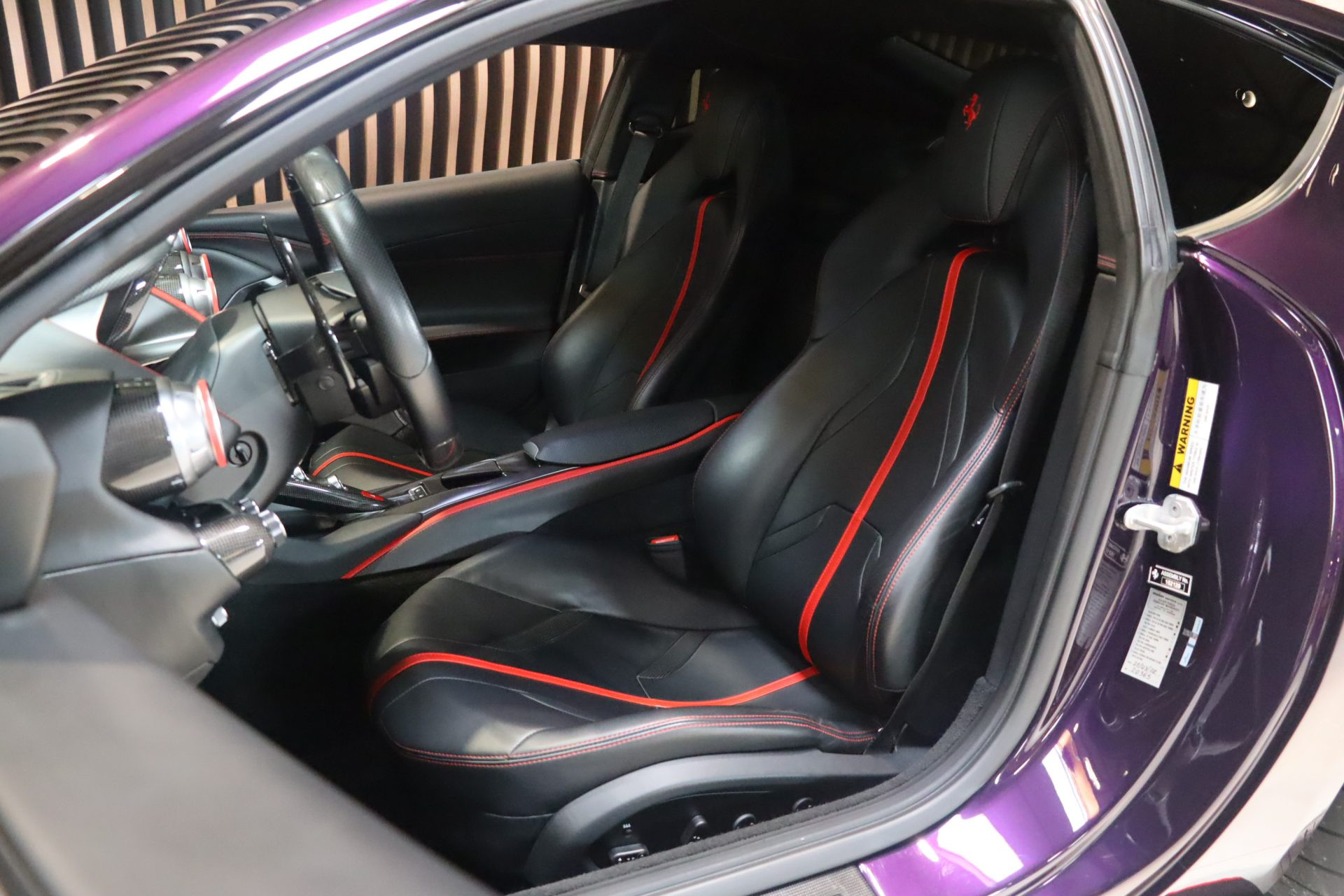 Ferrari 812 Superfast — Viola Hong Kong, 800 ch, configuration rare – Photo 6