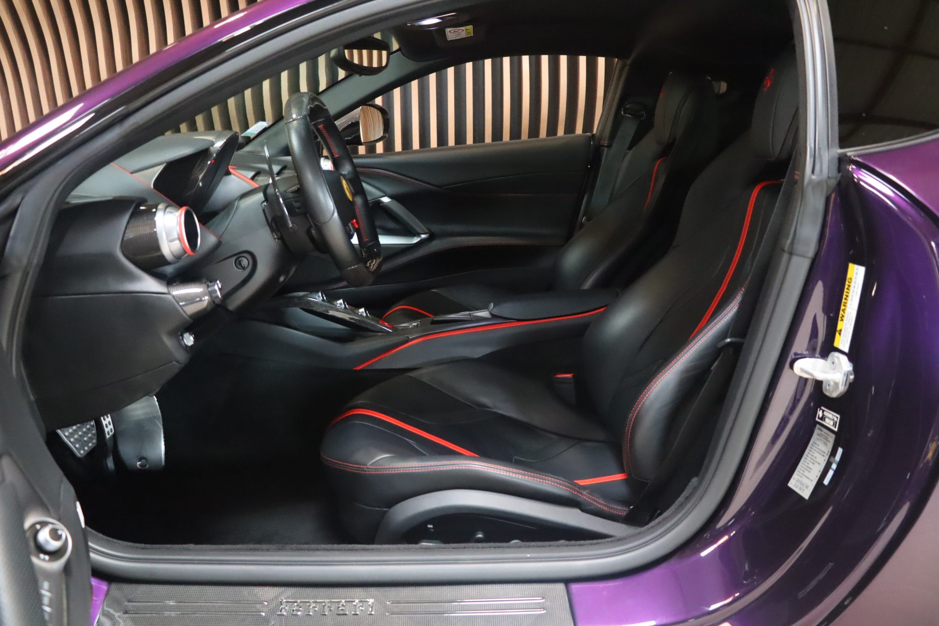 Ferrari 812 Superfast — Viola Hong Kong, 800 ch, configuration rare – Photo 7