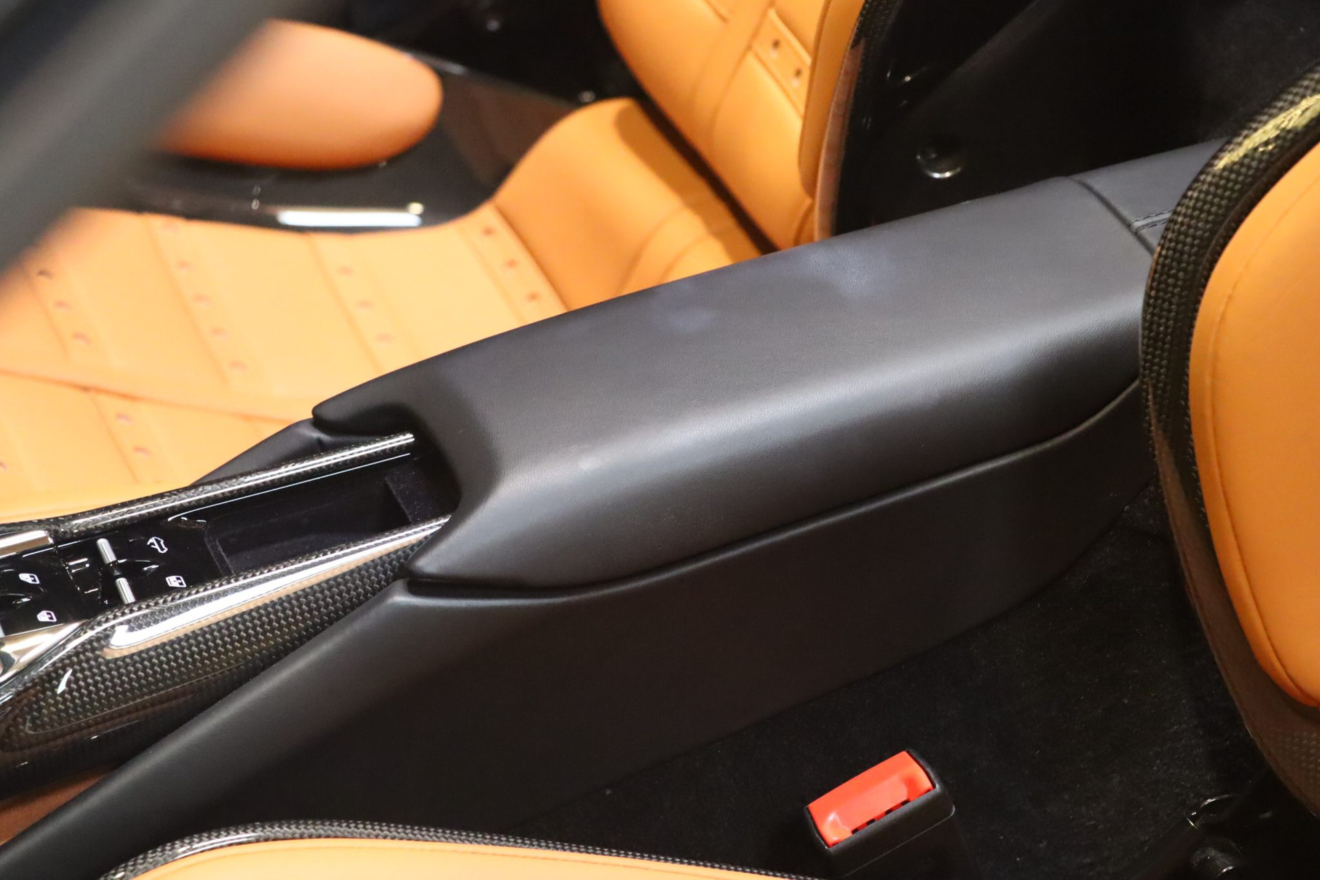 Ferrari 296 GTS – V6 Bi-Turbo hybride, 830 ch, première main – Photo 28