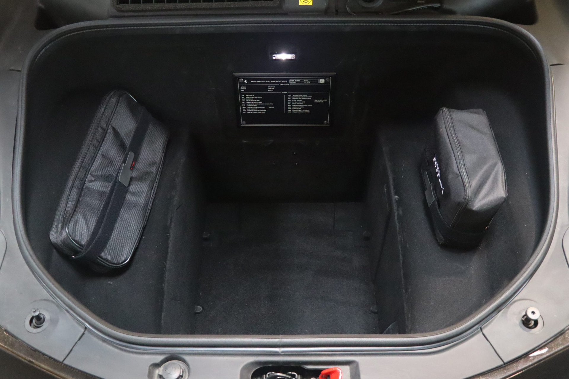 Ferrari 296 GTS – V6 Bi-Turbo hybride, 830 ch, première main – Photo 36