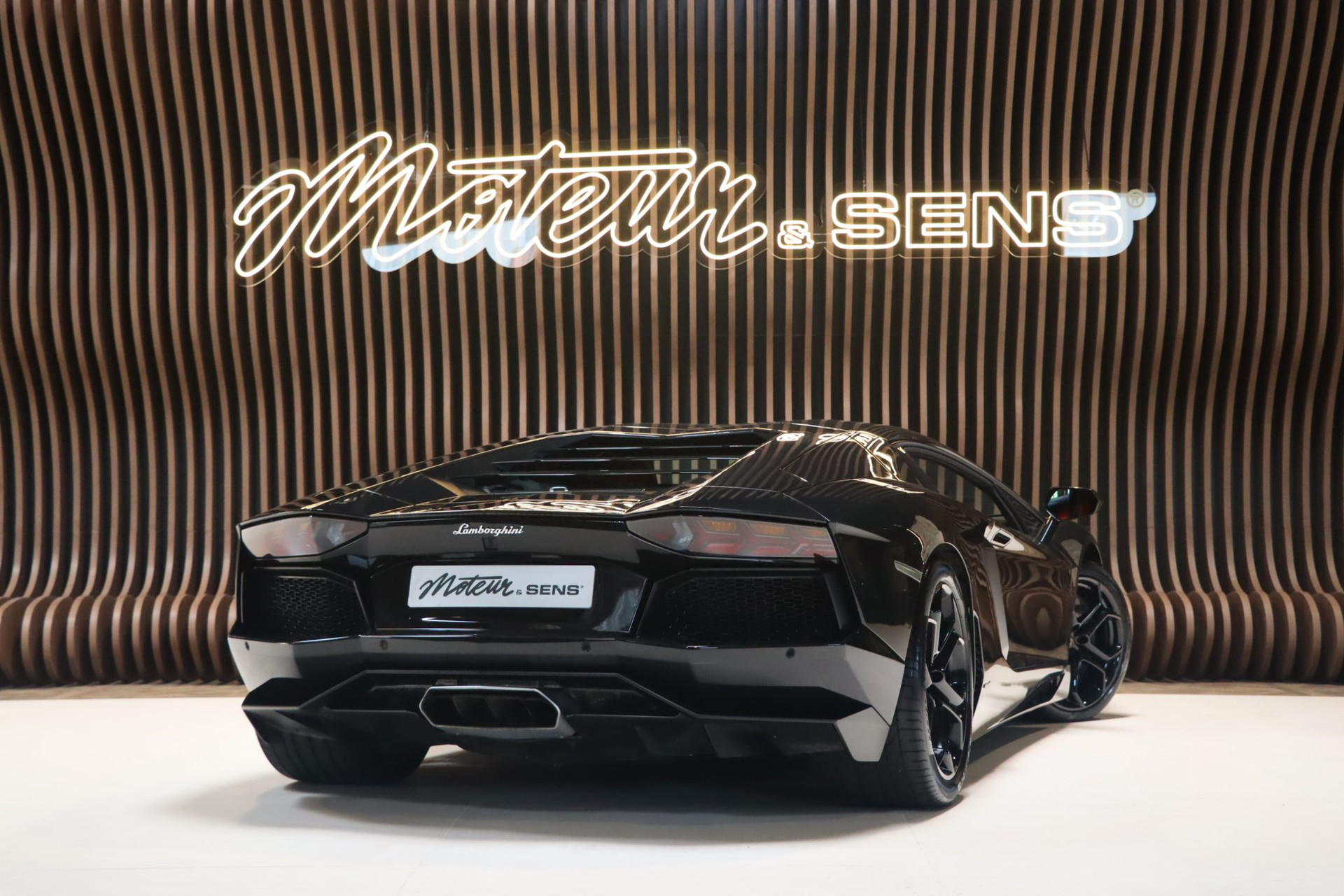 Lamborghini Aventador LP700-4 — Nero Pegaso, Full Black – Photo 2