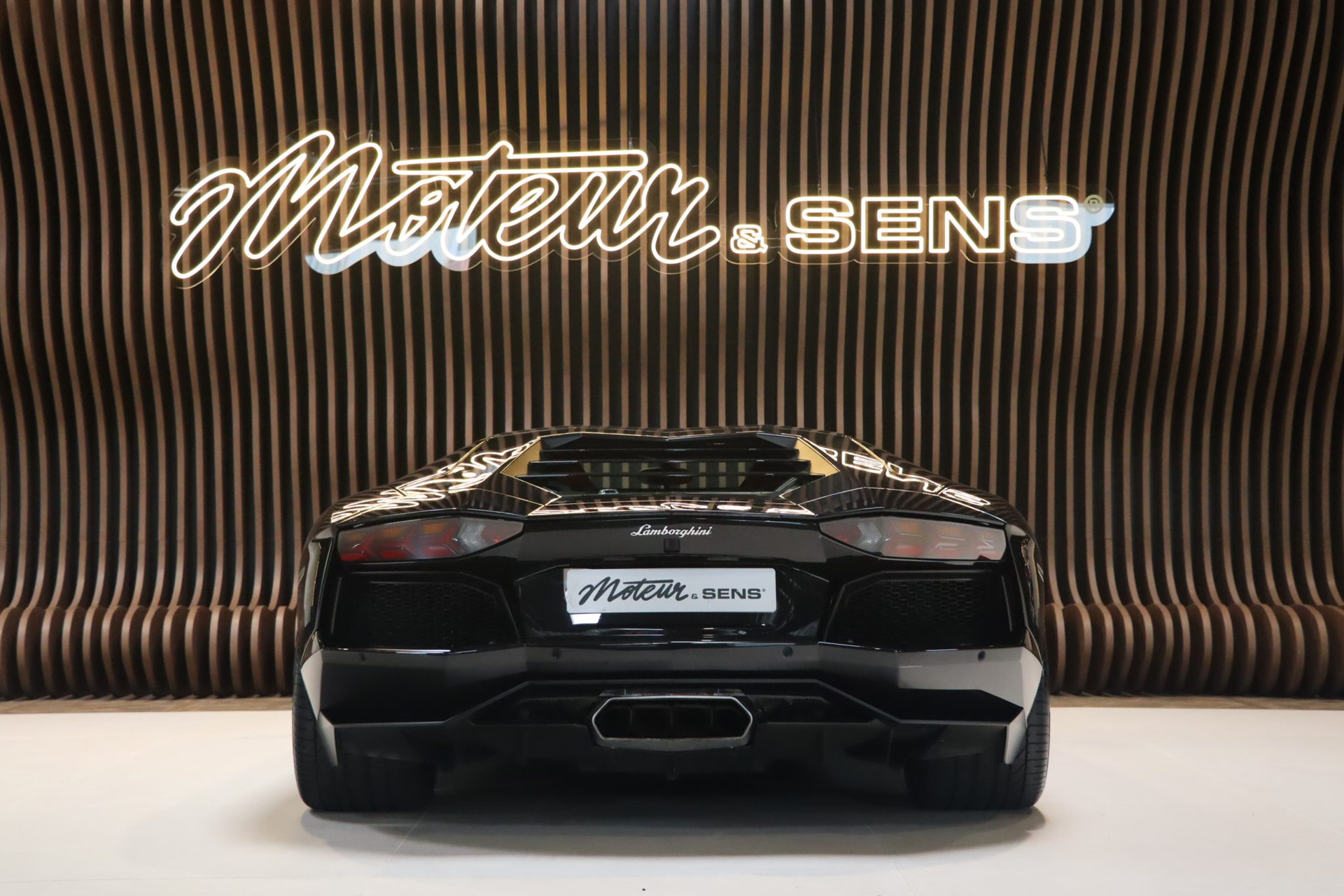 Lamborghini Aventador LP700-4 — Nero Pegaso, Full Black – Photo 4