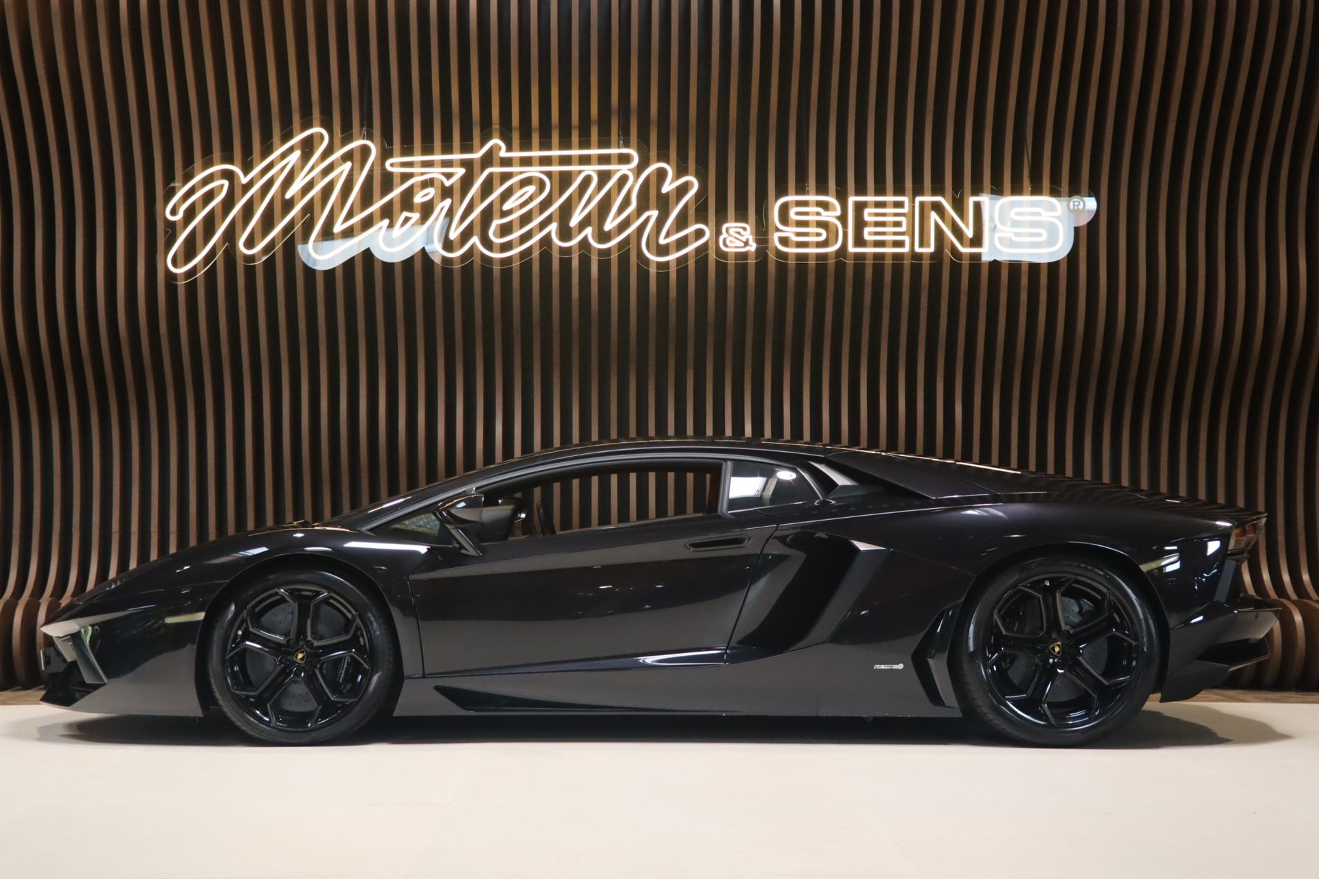 Lamborghini Aventador LP700-4 — Nero Pegaso, Full Black – Photo 5