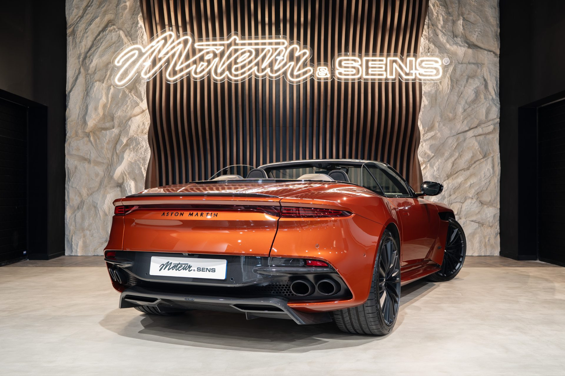 Aston Martin DBS Superleggera Volante V12 5.2L Bi-Turbo 725 CV – Photo 2