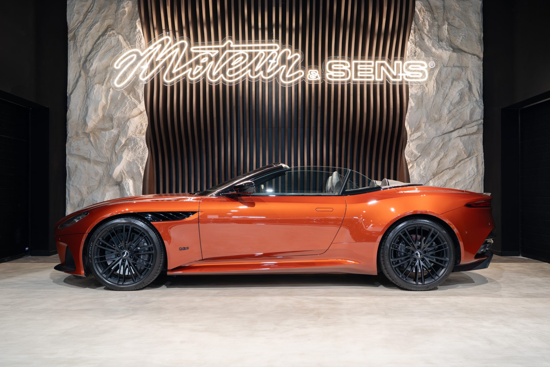 Aston Martin DBS Superleggera Volante V12 5.2L Bi-Turbo 725 CV – Photo 5