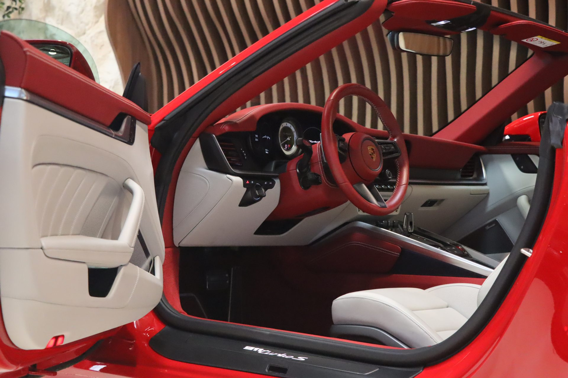 Porsche 911 Type 992.1 Turbo S Cabriolet – 650 ch, 9 690 km – Photo 9