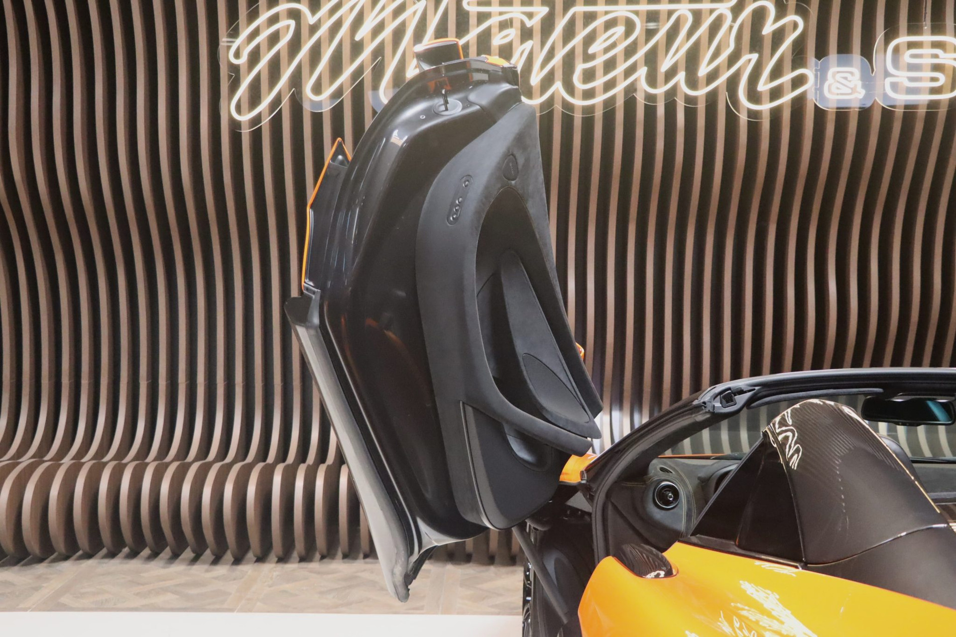 McLaren 600 LT Spider — Orange, 28 690 km, 2019 – Photo 11