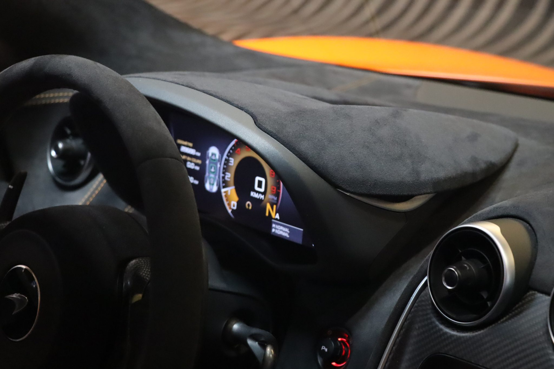 McLaren 600 LT Spider — Orange, 28 690 km, 2019 – Photo 24