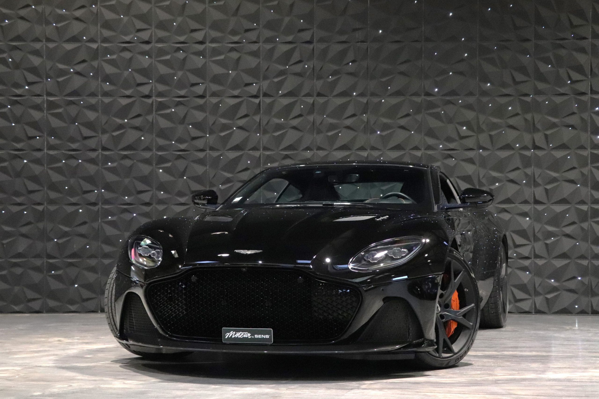 Aston Martin DBS Superleggera – Jet Black – 15 500 km – 2019 – Photo 1