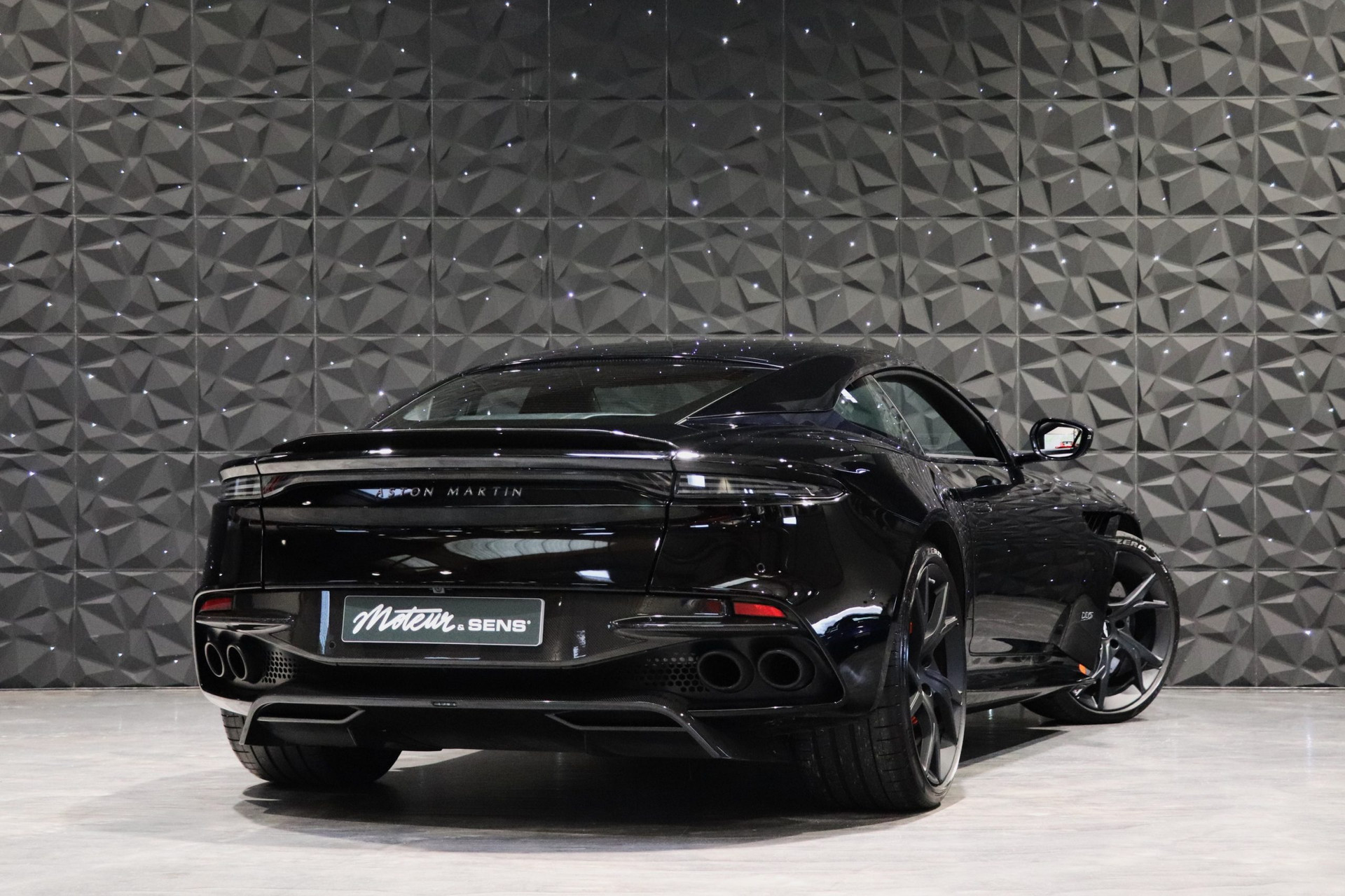 Aston Martin DBS Superleggera – Jet Black – 15 500 km – 2019 – Photo 2