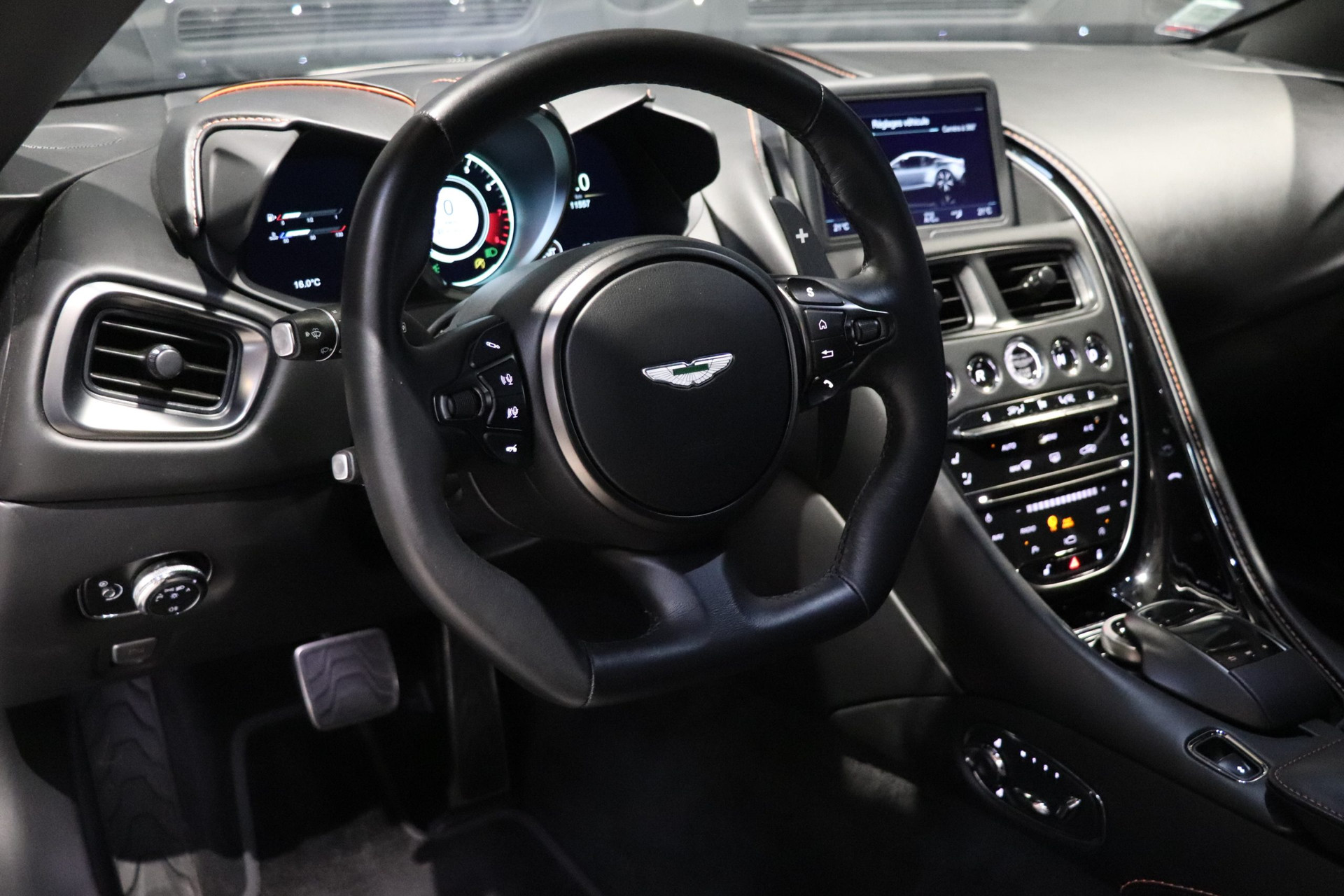Aston Martin DBS Superleggera – Jet Black – 15 500 km – 2019 – Photo 12