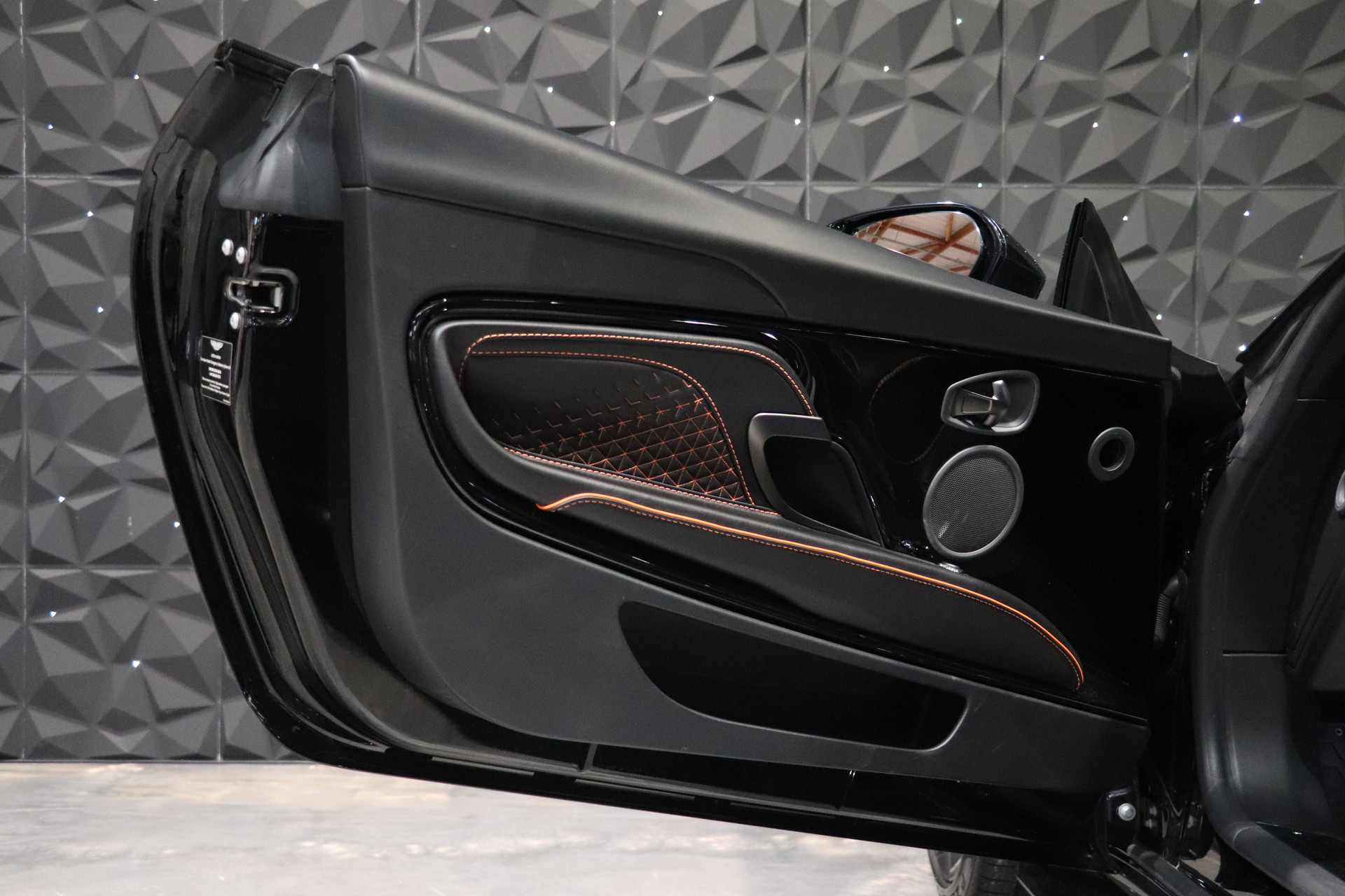 Aston Martin DBS Superleggera – Jet Black – 15 500 km – 2019 – Photo 15