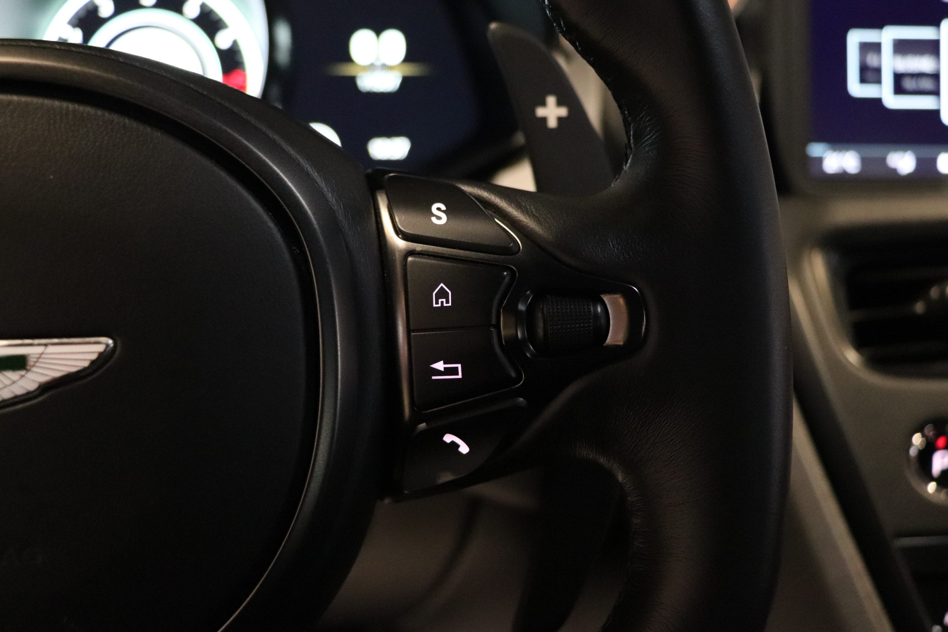 Aston Martin DBS Superleggera – Jet Black – 15 500 km – 2019 – Photo 16