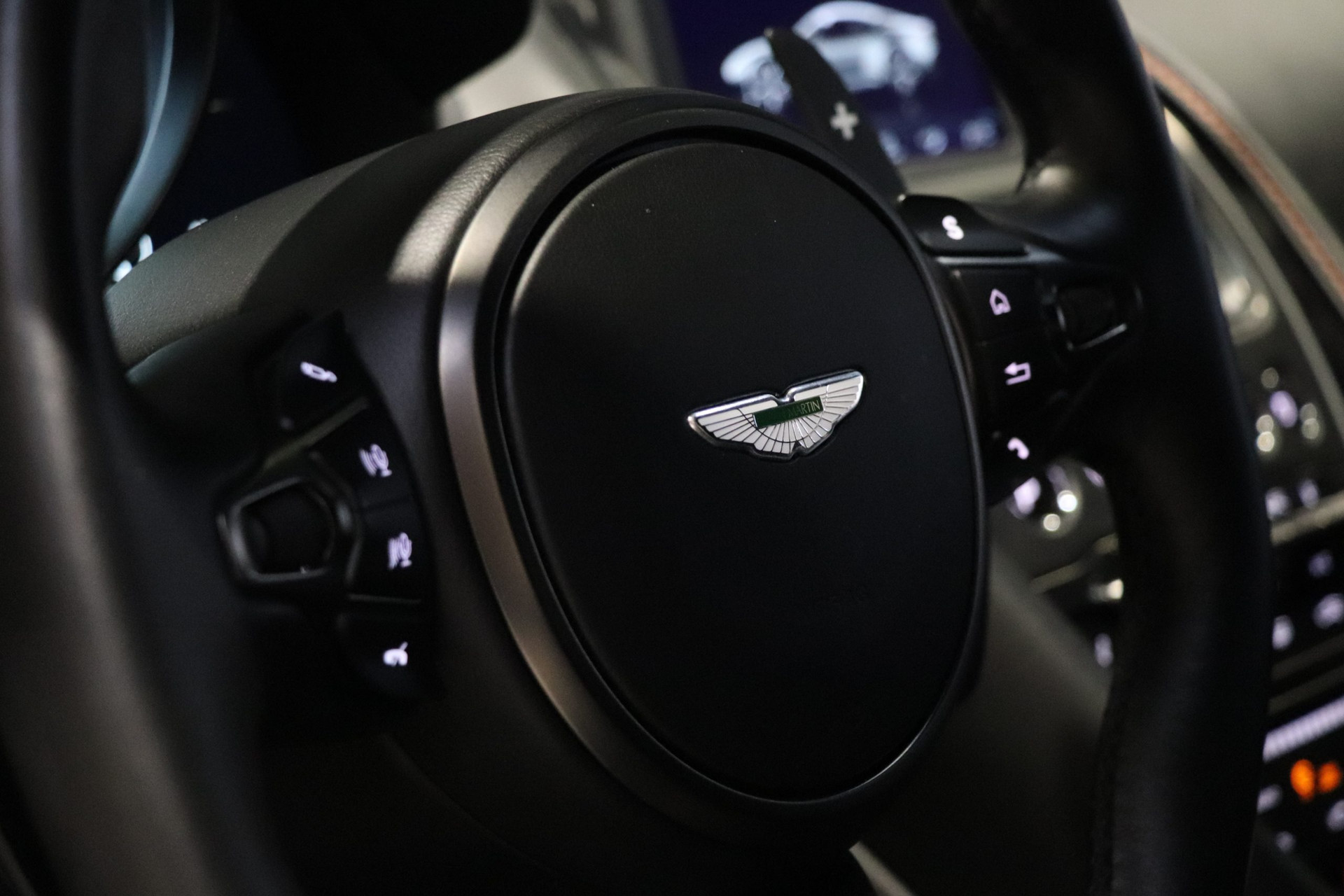 Aston Martin DBS Superleggera – Jet Black – 15 500 km – 2019 – Photo 19
