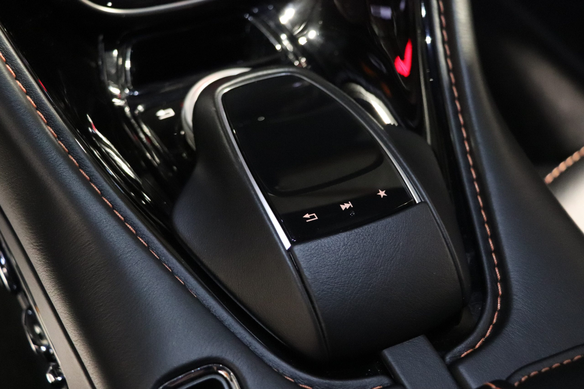Aston Martin DBS Superleggera – Jet Black – 15 500 km – 2019 – Photo 25