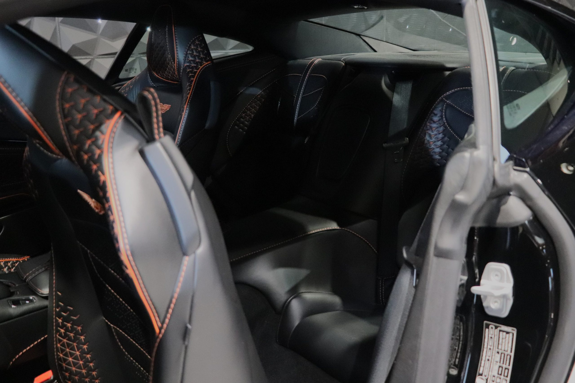 Aston Martin DBS Superleggera – Jet Black – 15 500 km – 2019 – Photo 29