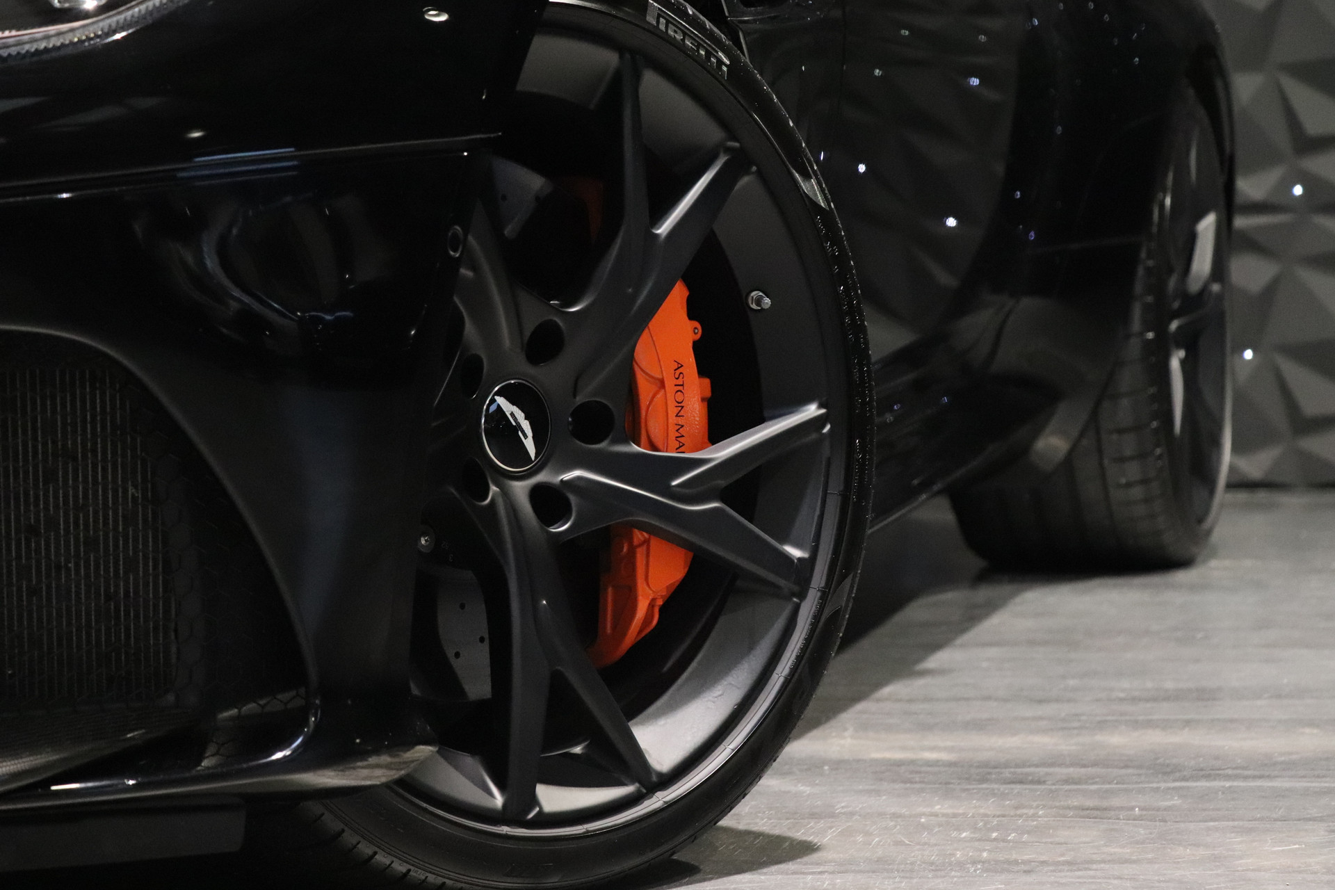Aston Martin DBS Superleggera – Jet Black – 15 500 km – 2019 – Photo 40