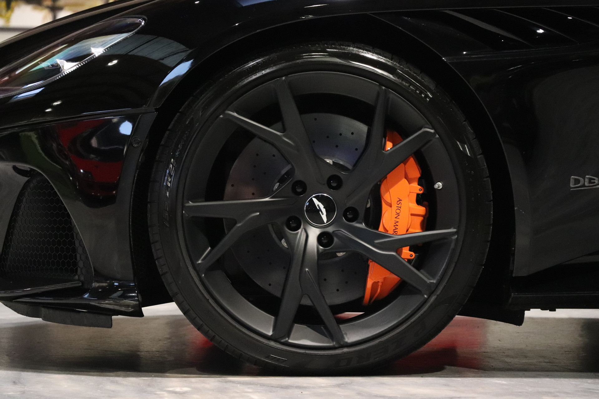 Aston Martin DBS Superleggera – Jet Black – 15 500 km – 2019 – Photo 41