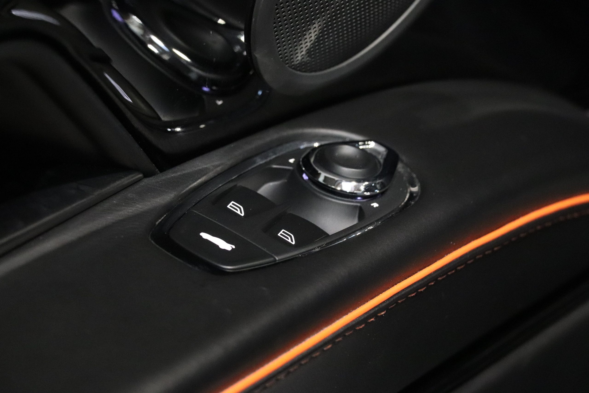 Aston Martin DBS Superleggera – Jet Black – 15 500 km – 2019 – Photo 6