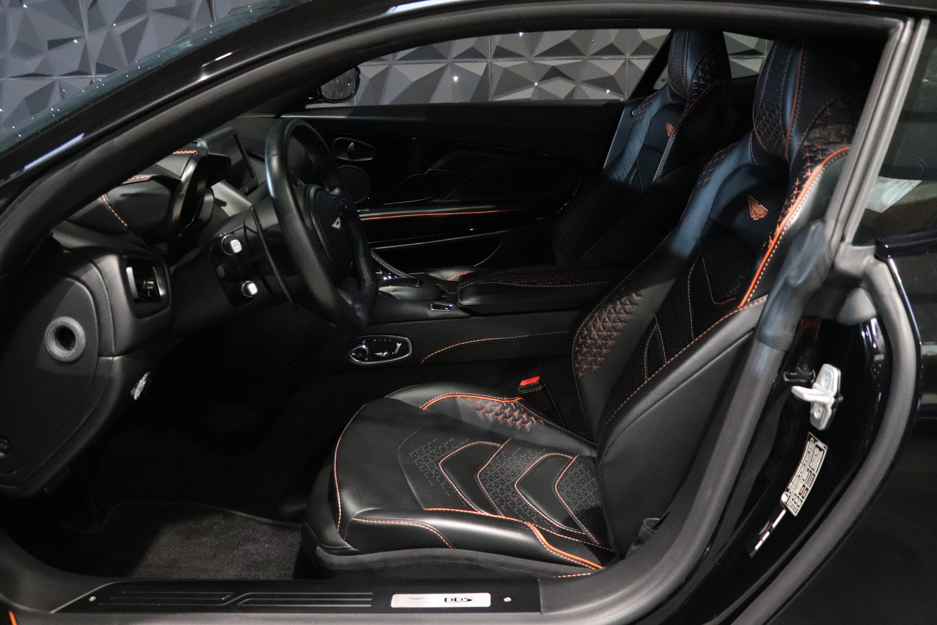 Aston Martin DBS Superleggera – Jet Black – 15 500 km – 2019 – Photo 9