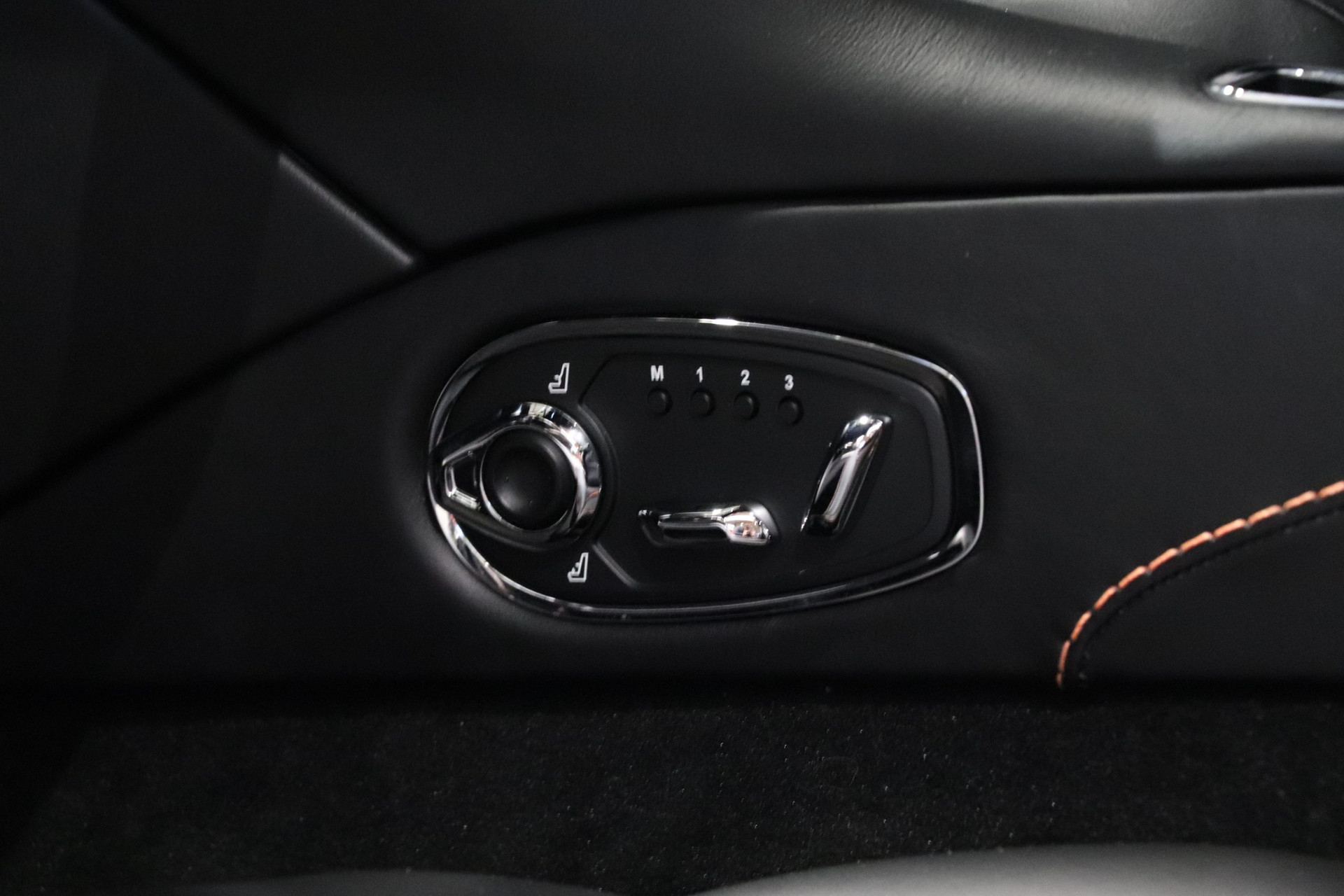 Aston Martin DBS Superleggera – Jet Black – 15 500 km – 2019 – Photo 10