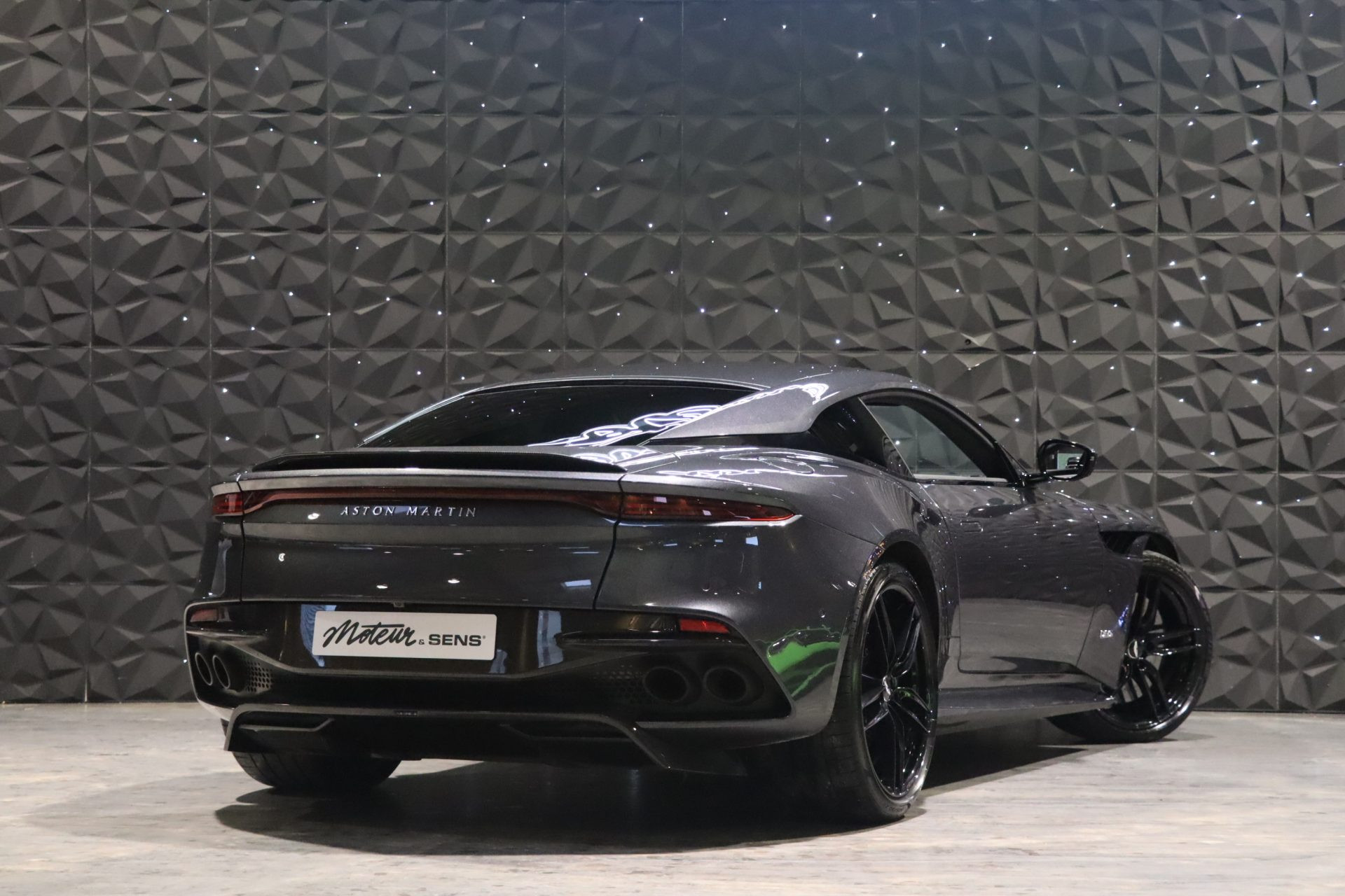 Aston Martin DBS Superleggera V12 bi-turbo 725 CV – Xenon Grey – Photo 3