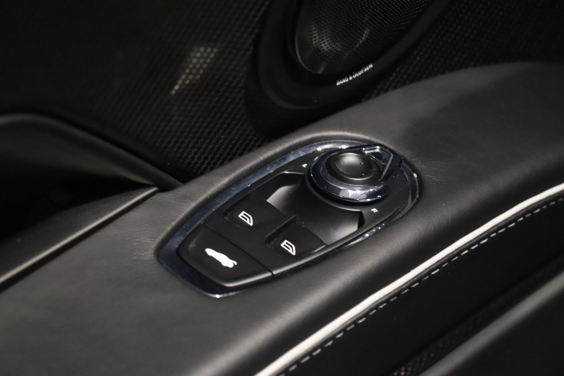 Aston Martin DBS Superleggera V12 bi-turbo 725 CV – Xenon Grey – Photo 12