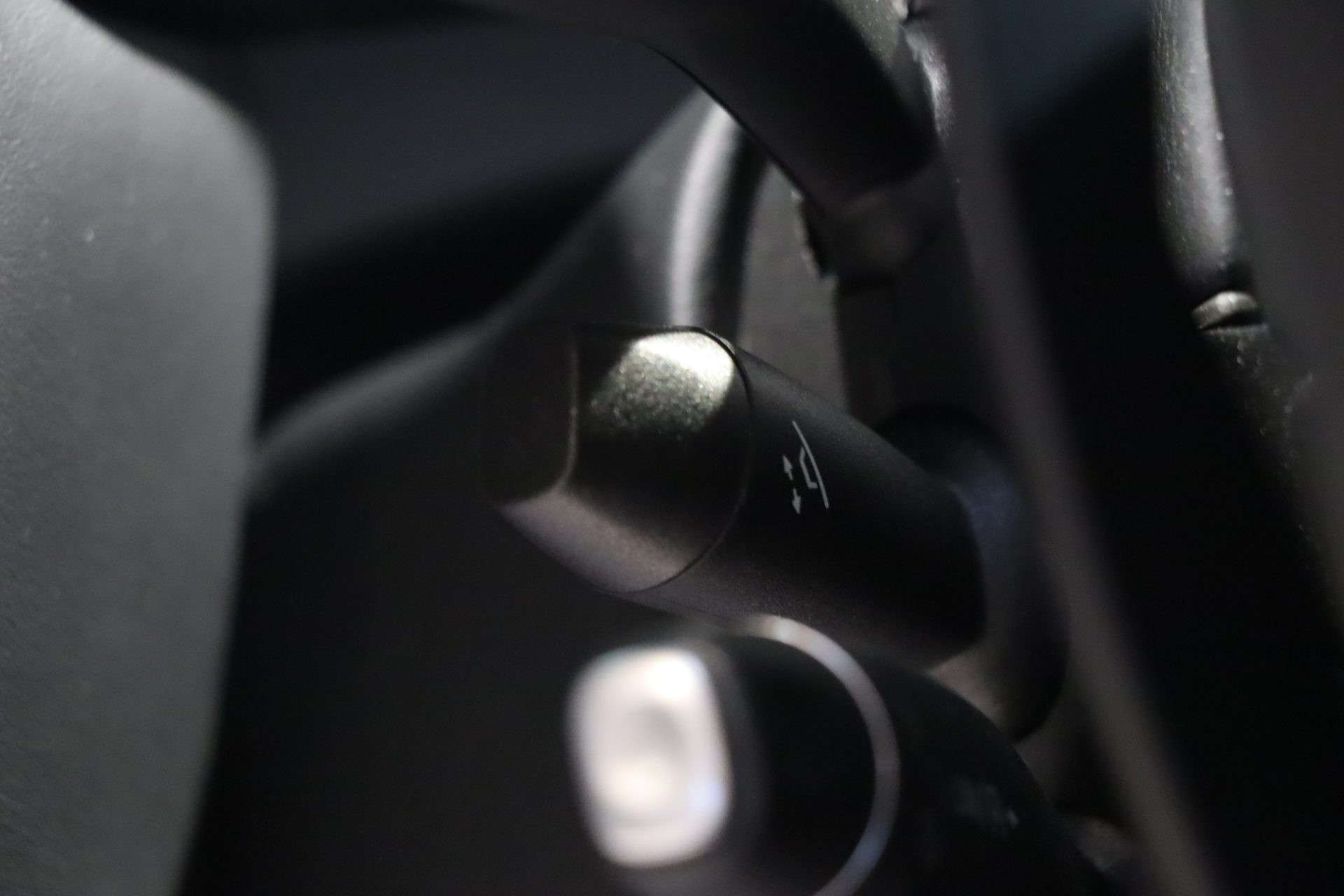 Aston Martin DBS Superleggera V12 bi-turbo 725 CV – Xenon Grey – Photo 18