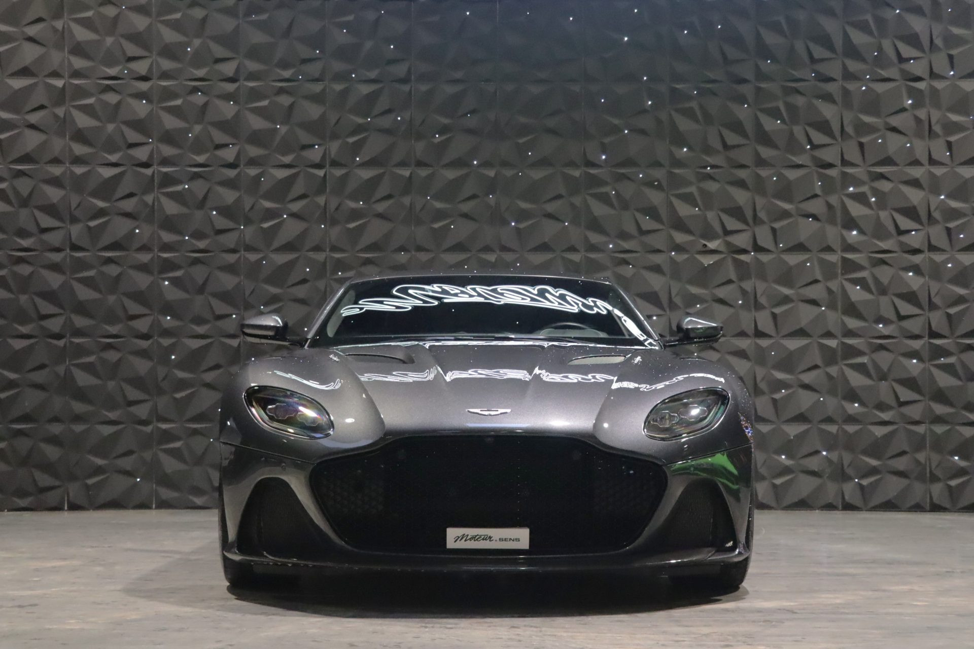 Aston Martin DBS Superleggera V12 bi-turbo 725 CV – Xenon Grey – Photo 1