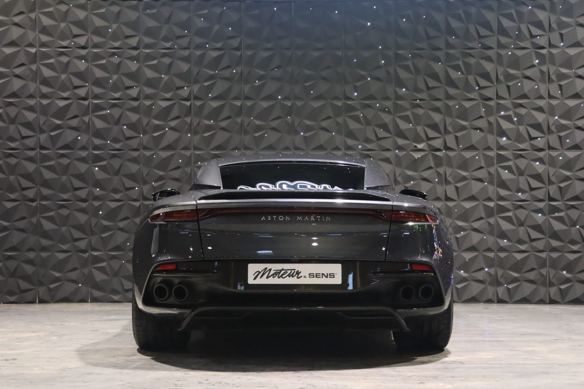 Aston Martin DBS Superleggera V12 bi-turbo 725 CV – Xenon Grey – Photo 4